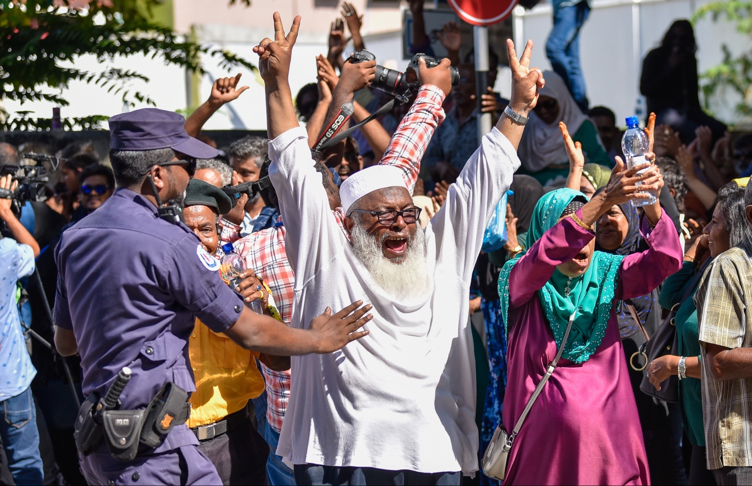 ބޮޑު ނިންމުމުގެ ބައެއް މަންޒަރުތައް