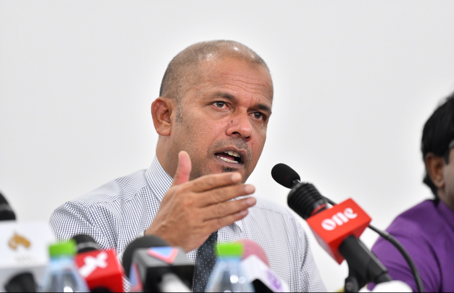 އިލެކްޝަންސް ކޮމިޝަނުގެ ރައީސް ޝަރީފް: ފަހުން ރަޖިސްޓްރީވި ސިޔާސީ ޕާޓީތައް ދެމިއޮންނާނެ ކަމަކަށް އޭނާ ގަބޫލެއް ނުކުރައްވާ -- މިހާރު ފައިލް ފޮޓޯ