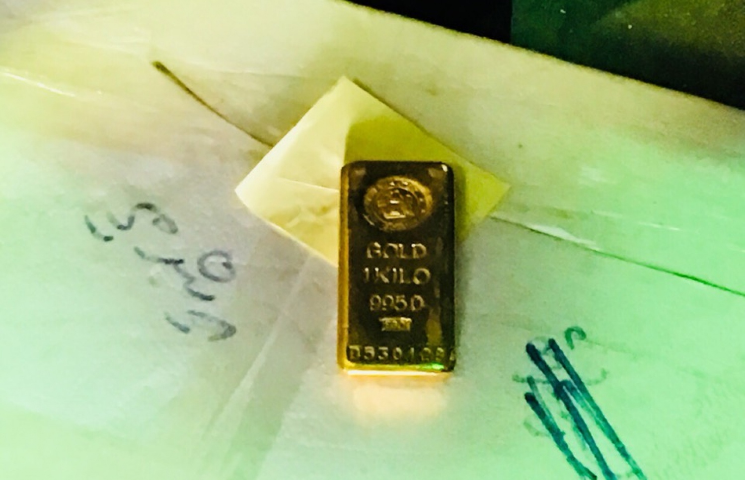 ވެލާނާ އިންޓަނޭޝަނަލް އެއާޕޯޓުން ބޭރު ކުރަން އުޅެނިކޮށް އަތުލައިގަތް ރަންގަނޑު.