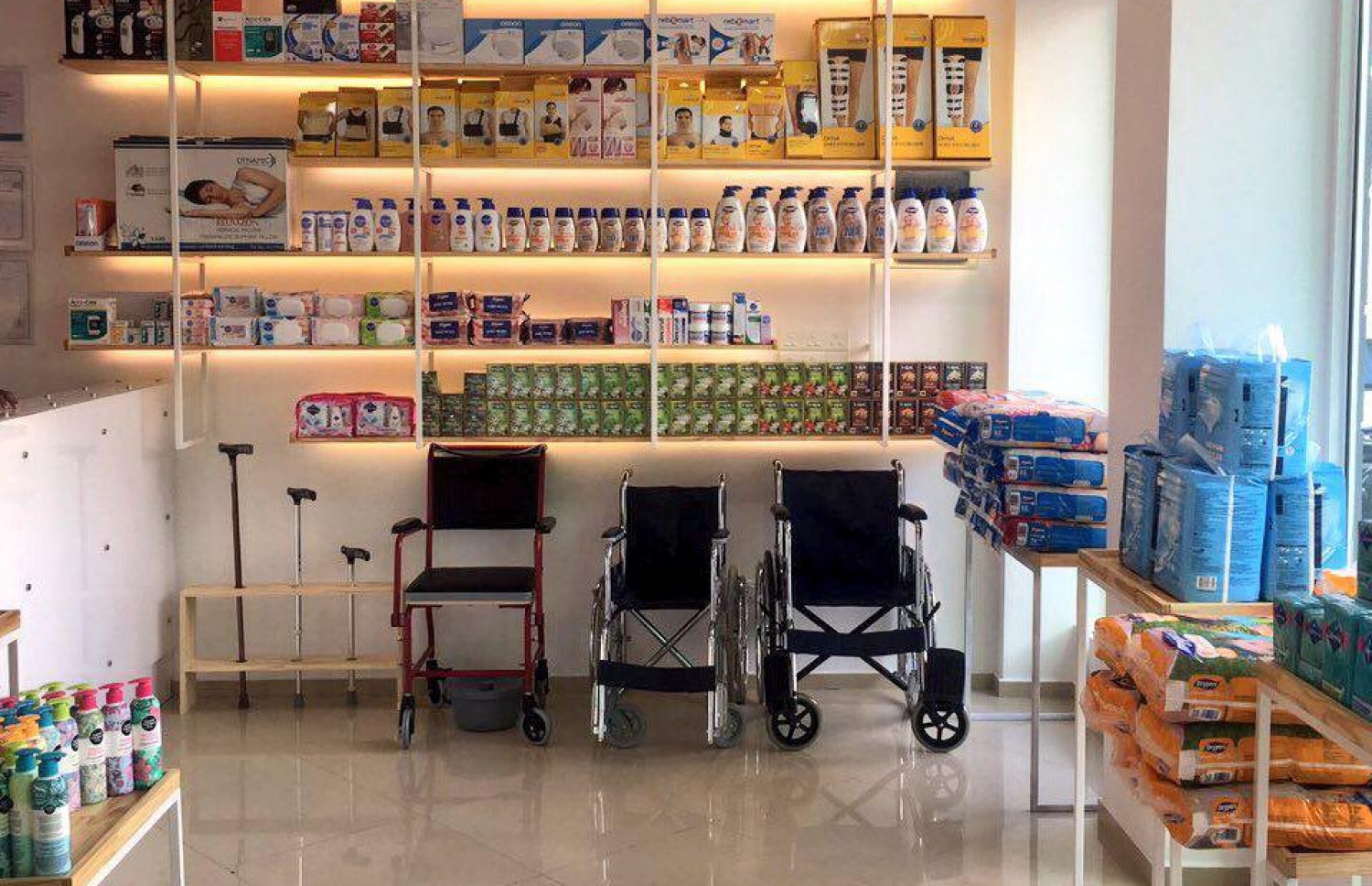 އޭޑީކޭއިން މާފަންނުގައި އަލަށް ހުޅުވި ފާމަސީ -- ފޮޓޯ: އޭޑީކޭ