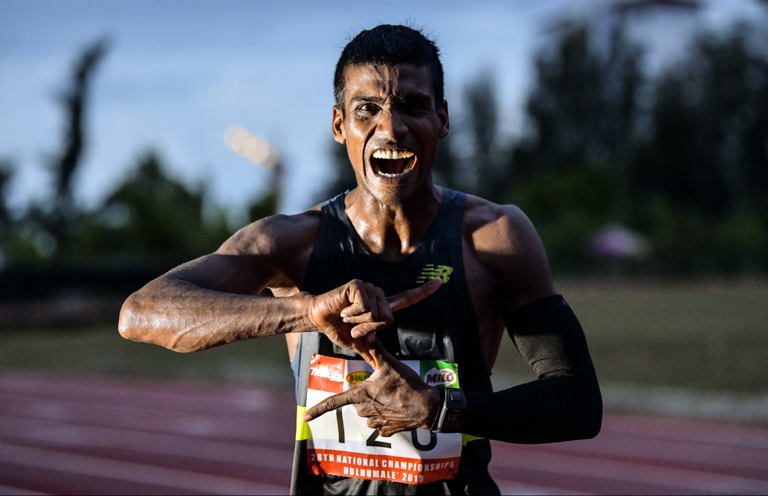 މިދިއަ މަހު 26 ގައި، 10،000 މީޓަރުން ގައުމީ ރެކޯޑް ހެދުމަށް ފަހު ފަޒީލް އުފާފާޅުކުރަނީ: މިއަދު އޭނާ ދުވާނީ 10 ކިލޯމީޓަރު ބައިގައި