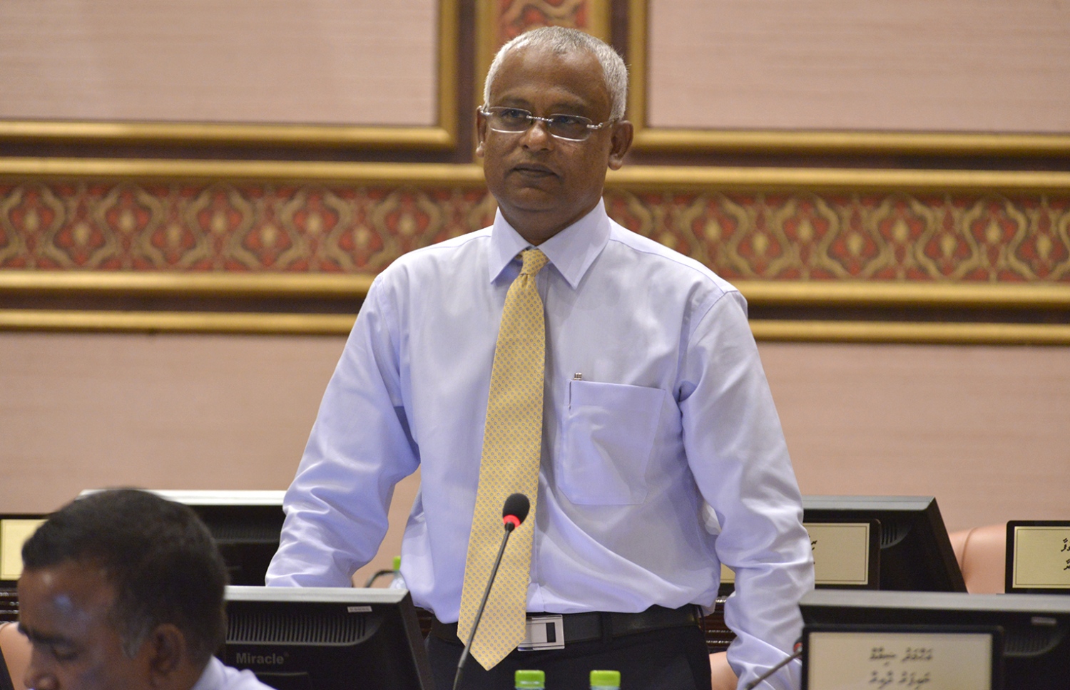 މަޖިލީހުގެ ޖަލްސާއެއްގައި އިބޫ ވާހަކަފުޅު ދައްކަވަނީ. - ފޮޓޯ: މަޖިލިސް