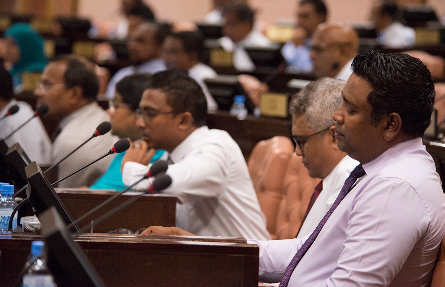 ރައްޔިތުންގެ މަޖިލީހުގެ މިއަދުގެ ޖަލްސާގައި ޕީޕީއެމާއި އެމްޑީއޭގެ މެމްބަރުން ބައިވެރިވެވަޑައިގަންނަވަނީ - ފޮޓޯ: މަޖިލިސް