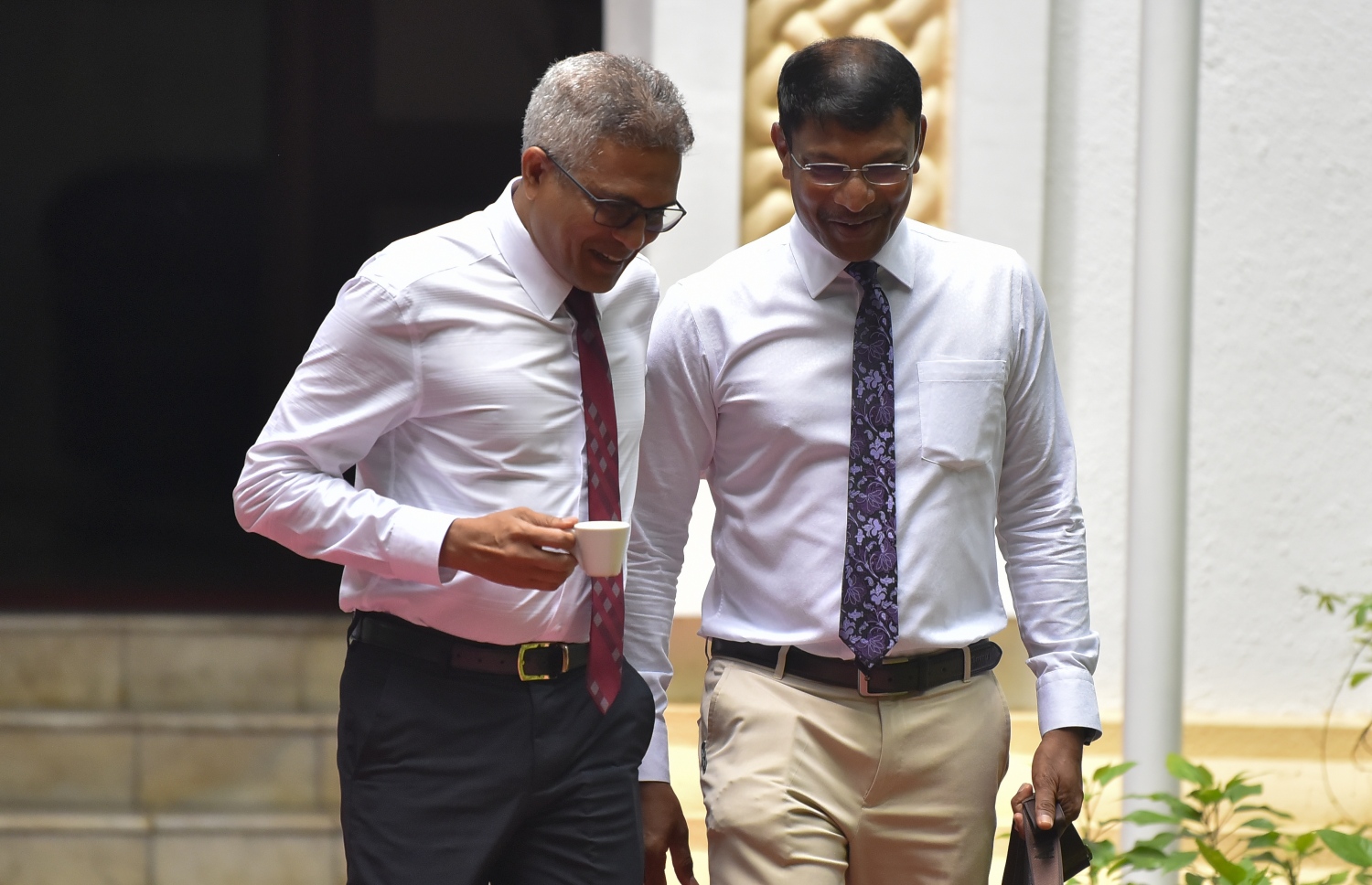 ވިލިމާލެ ދާއިރާގެ މެމްބަރު އަހުމަދު ނިހާން (ވ) އަދި ވިލުފުށީ ދާއިރާގެ މެމްބަރު ރިޔާޒް --- ފޮޓޯ: އަހުމަދު ނިޝާތު/ މިހާރު