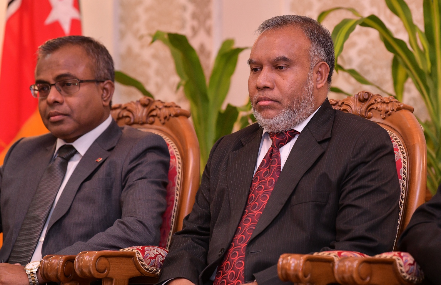 މާލެ: އޮކްޓޯބަރު 29، 2018: ރަށްރަށުގެ މެޖިސްޓްރޭޓް ކޯޓުތަކަށް 15 މެޖިސްޓްރޭޓަކު އައްޔަން ކުރައްވައި އެ ބޭފުޅުން މަގާމުގެ ހުވާ ކުރައްވުމަށް ބޭއްވި ރަސްމިއްޔާތުގައި އުއްތަމަ ފަނޑިޔާރު ޑރ. އަހްމަދު އަބްދުﷲ ދީދި (ވ) އާއި ފަނޑިޔާރު އަބްދުﷲ އަރީފް(ކ) ބައިވެރިވެވަޑައިގަންނަވަނީ --. ފޮޓޯ: ނިޝާން އަލީ/މިހާރު