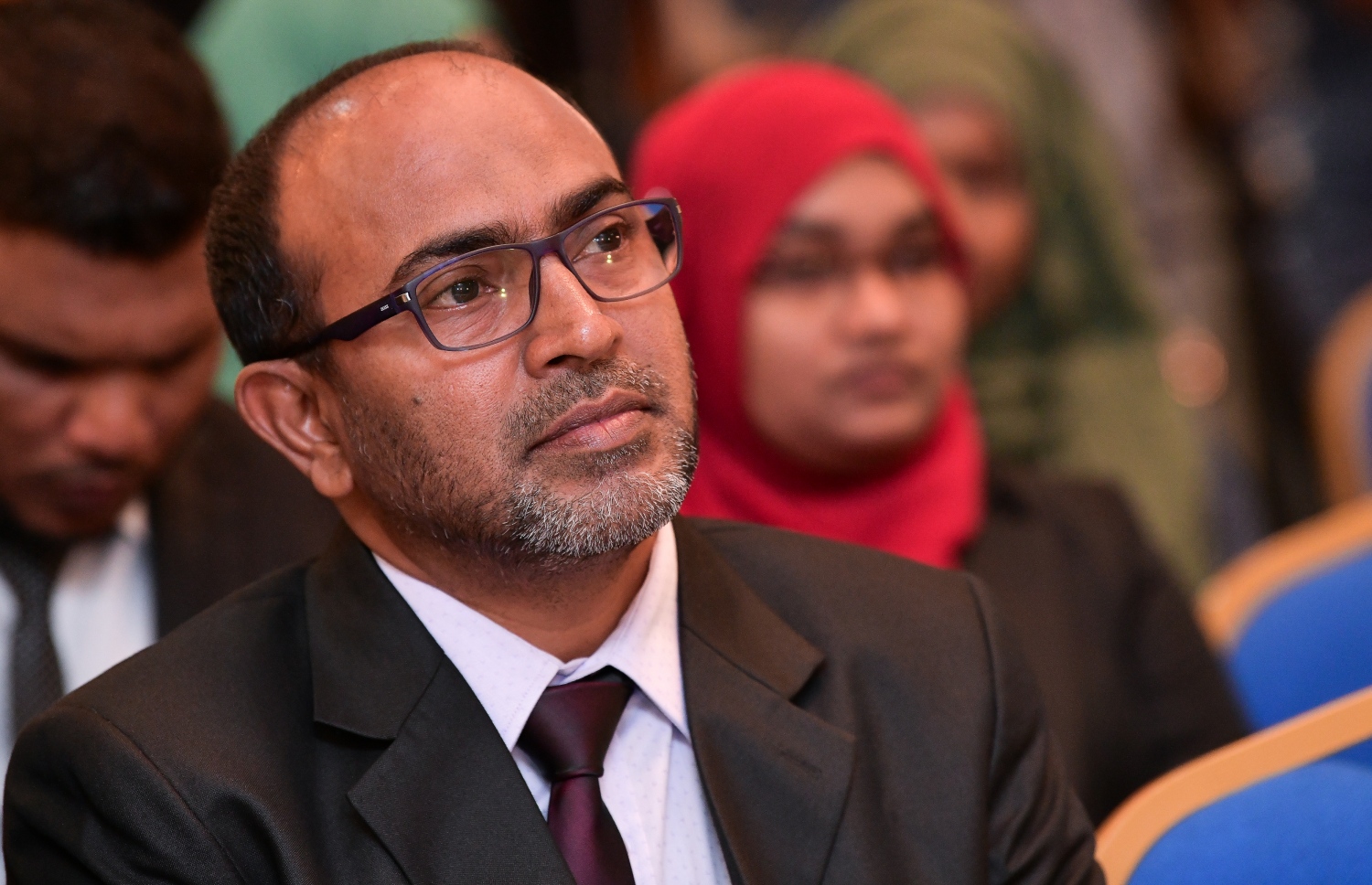 މާލެ: އޮކްޓޯބަރު 29، 2018: ރަށްރަށުގެ މެޖިސްޓްރޭޓް ކޯޓުތަކަށް 15 މެޖިސްޓްރޭޓަކު އައްޔަން ކުރައްވައި އެ ބޭފުޅުން މަގާމުގެ ހުވާ ކުރައްވުމަށް ރޭ ސުޕްރީމް ކޯޓްގައި ބޭއްވި ރަސްމިއްޔާތުގައި ފަނޑިޔާރު ހަސަން ސައީދު ބައިވެރިވެވަޑައިގަންނަވަނި--. ފޮޓޯ: ނިޝާން އަލީ/މިހާރު