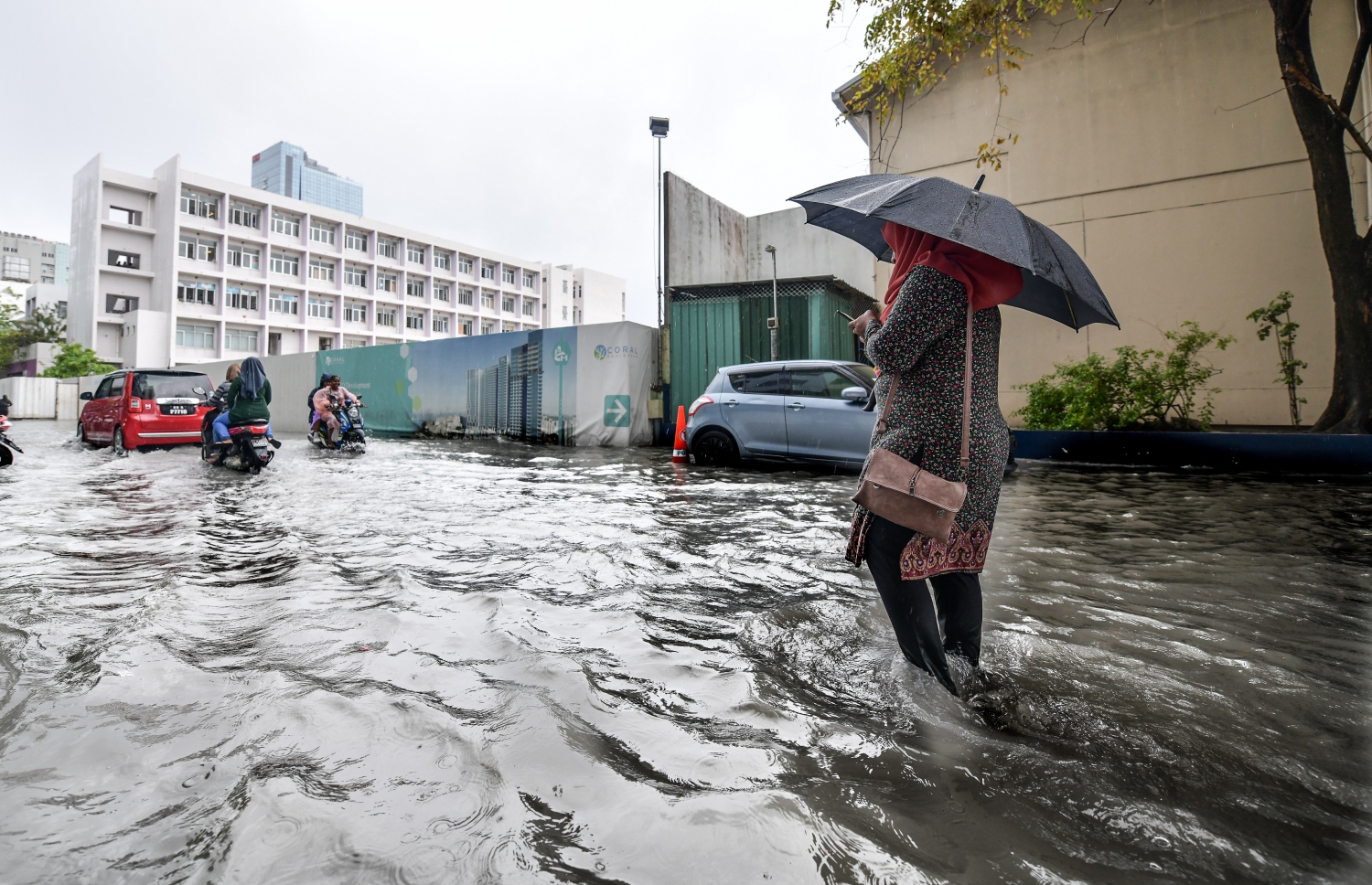 މާލޭގެ މަގެއްގައި ފެންބޮޑުވެފައި. --ފޮޓޯ: ނިޝާން އަލީ/މިހާރު