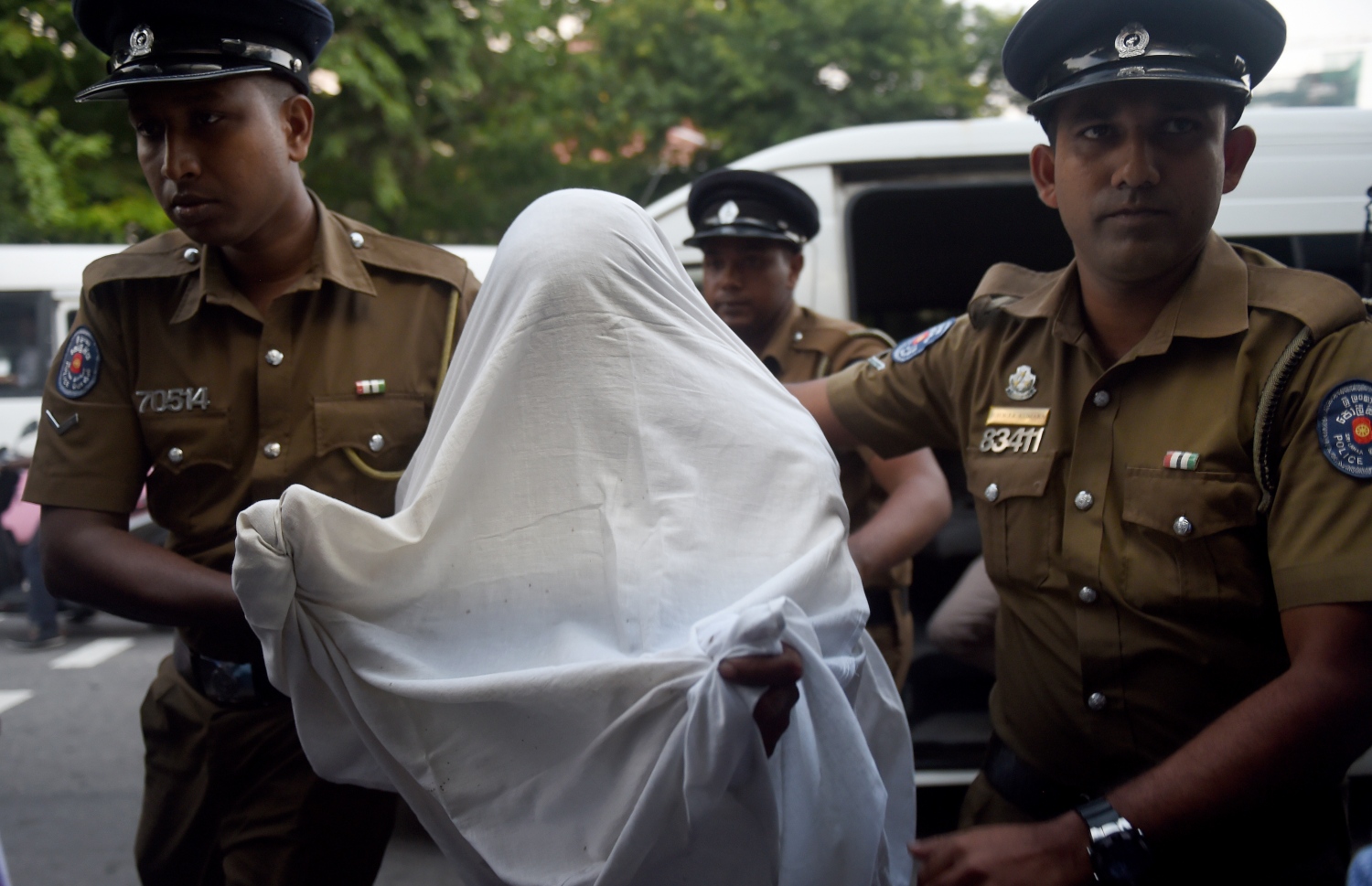 ލަންކާގެ ޕެޓްރޯލިއަމް މިނިސްޓަރު ރަނަތުންގާގެ ބޮޑީގާޑު ފުލުހުންގެ ބެލުމުގެ ދަށުގައި. --ފޮޓޯ:އޭއެފްޕީ