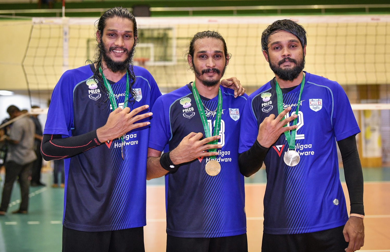 މިދިޔަ އަހަރުގެ ގައުމީ ފައިނަލަށް ފަހު ހުޒާމް (ކ) އާއި ވިޝާމް (މ) އަދި ނިލާމް. -- ފޮޓޯ: ނިޝާން އަލީ/ މިހާރު