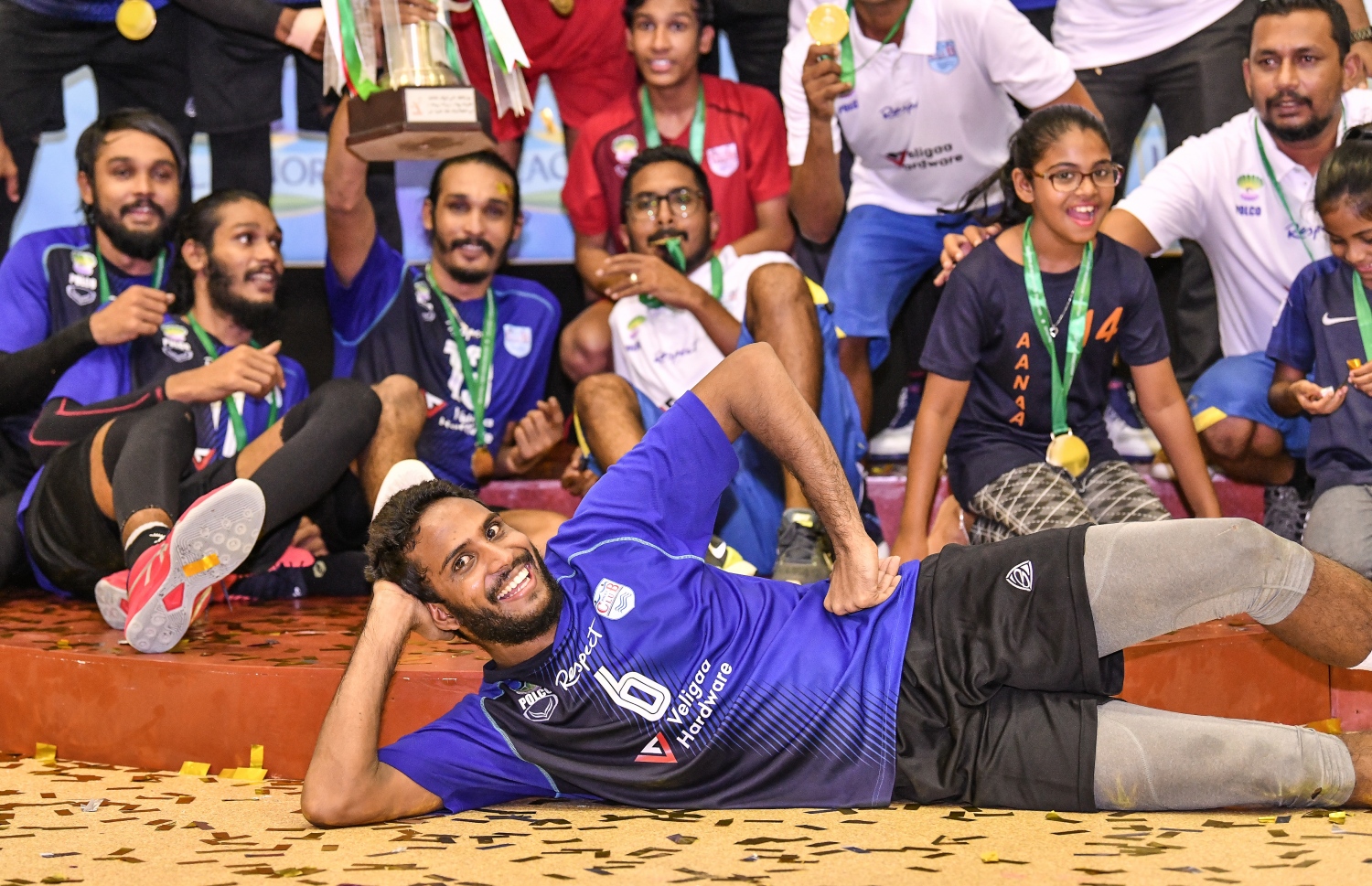 މާލެ: އޮކްޓޯބަރު 31، 2018: ގައުމީ ވޮލީބޯޅަ މުބާރާތުގެ ފައިނަލުގައި ޕޮލިސް ކުލަބާއި ސިފައިންގެ ކުލަބު ބައްދަލުކުރި މެޗުގެ ތެރެއިން. -- ފޮޓޯ: ނިޝާން އަލީ/ މިހާ