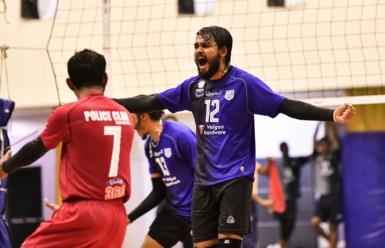 މާލެ: އޮކްޓޯބަރު 31، 2018: ގައުމީ ވޮލީބޯޅަ މުބާރާތުގެ ފައިނަލުގައި ޕޮލިސް ކުލަބާއި ސިފައިންގެ ކުލަބު ބައްދަލުކުރި މެޗުގެ ތެރެއިން. -- ފޮޓޯ: ނިޝާން އަލީ/ މިހާރު