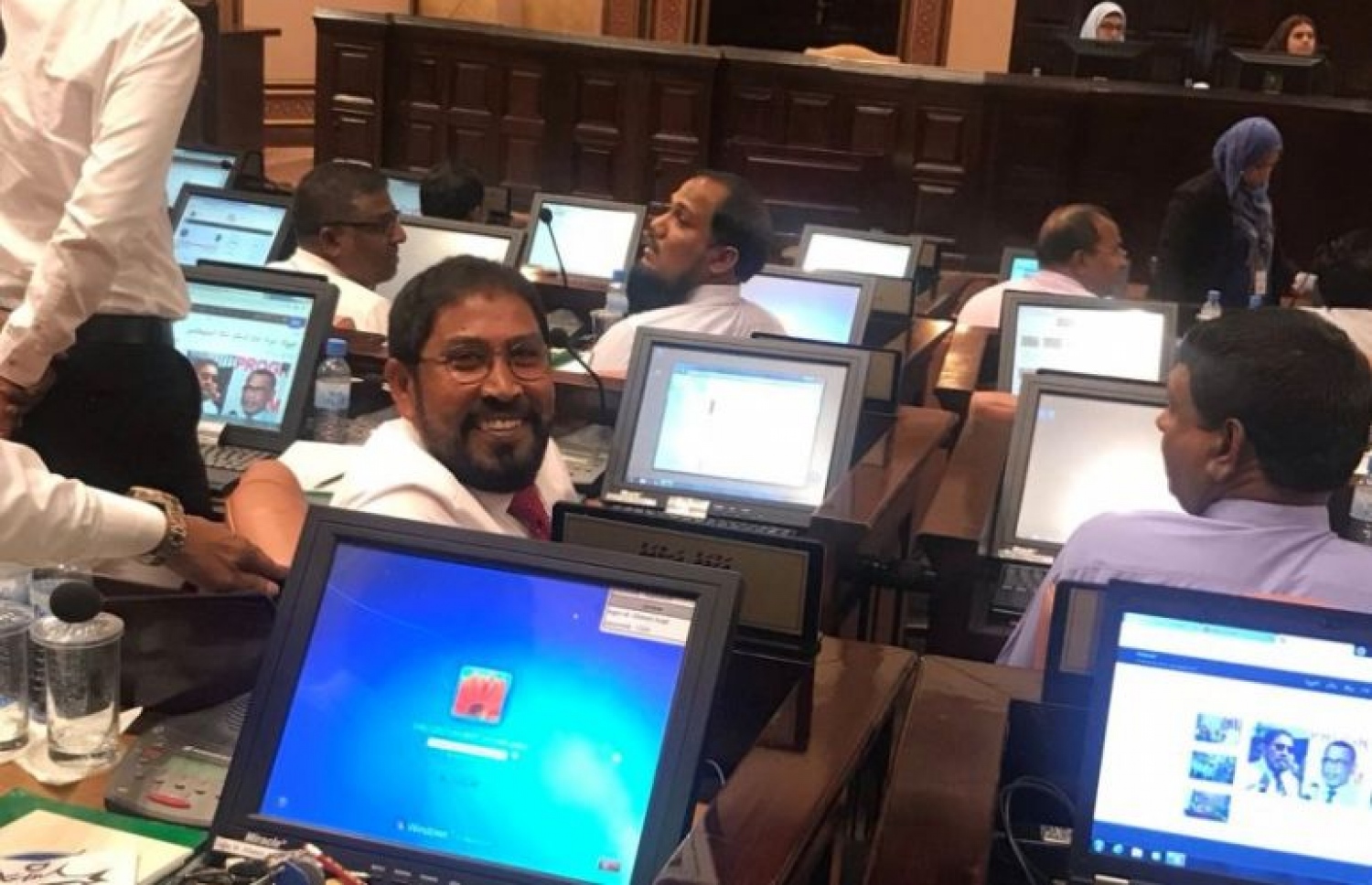 މަޖިލީހުގެ އާ ރައީސް ގާސިމް ރޭގެ ޖަލްސާގައި.