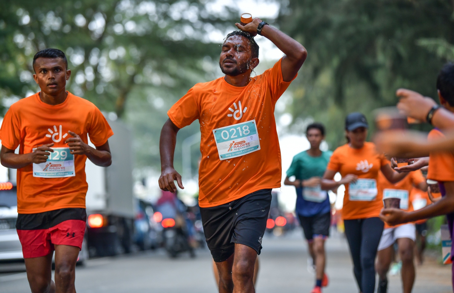 މިދިއަ އަހަރުގެ ދިރާގު ރޭހުގައި ދުވުންތެރިޔަކު ބޯ ތެންމާލަނީ: ގިނަ ދުވުންތެރިން ރޭހަށް އަރަނީ މާ ބޮޑު ތަމްރީންތަކެއް ނެތި --ފޮޓޯ: ނިޝާން އަލީ/ މިހާރު