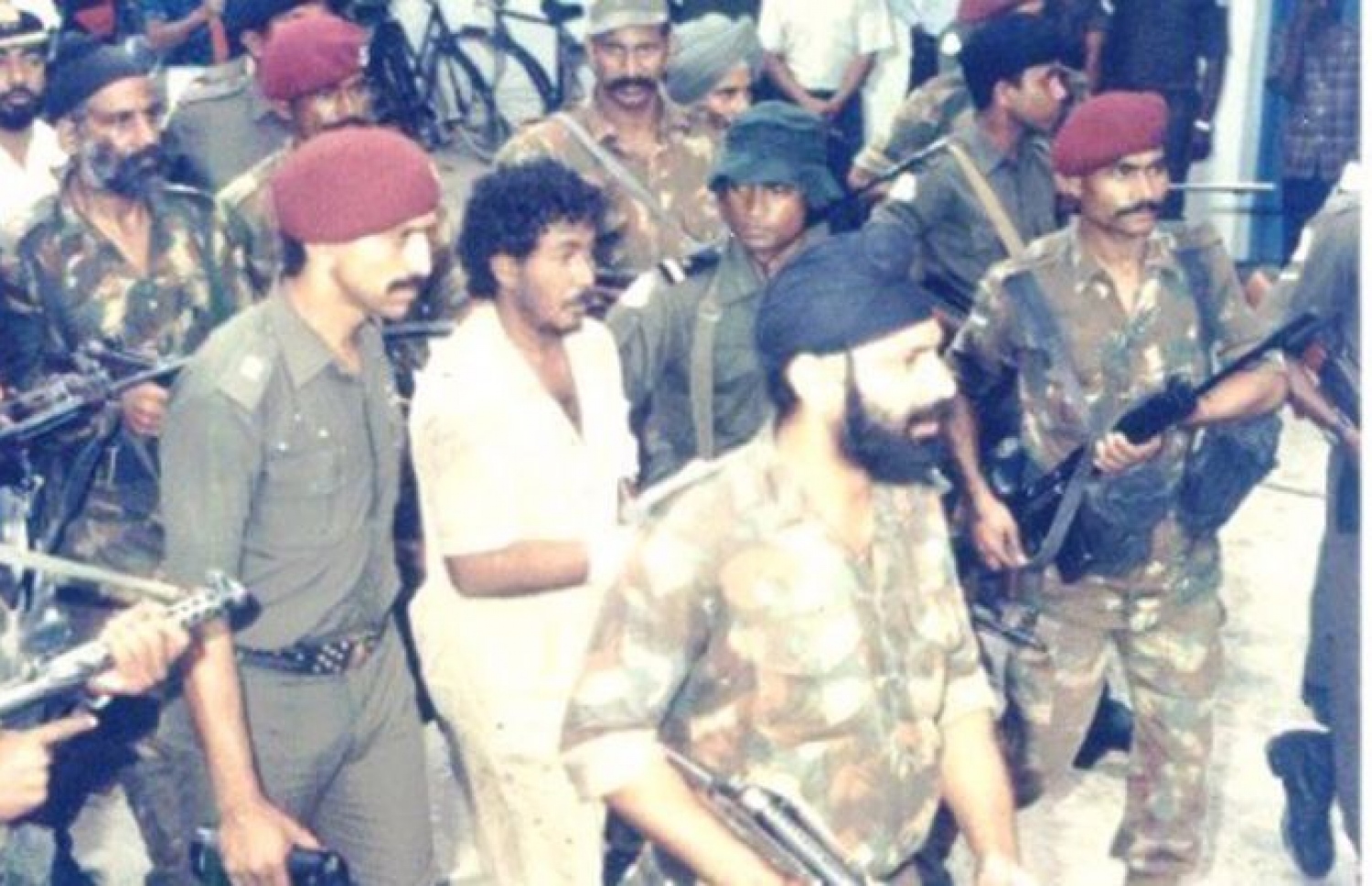 ނޮވެމްބަރު 3 ގެ ހަމަލާގައި ބައިވެރިވި ސަރަގު އަހުމަދު ނާސިރު ހައްޔަރުކޮށްގެން މާލެ ގެނެސް ސިފައިންގެ ގެއަށް ގެންދަނީ: މިހާރު ވަނީ މިނިވަންވެފައި