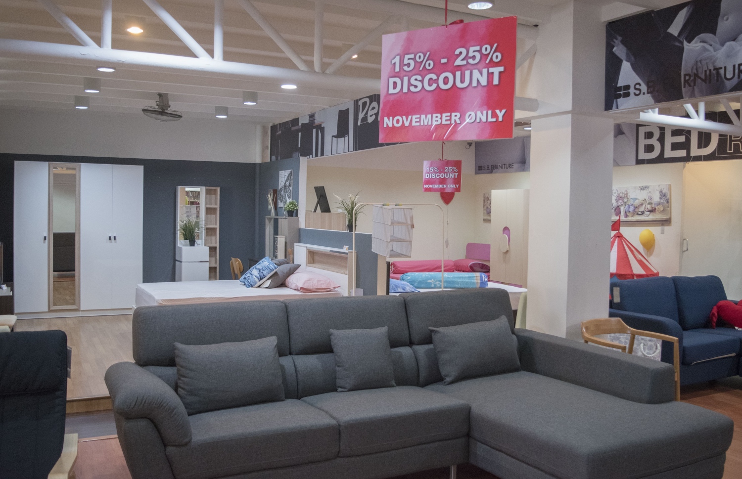 އަލޯރާ ޕޭން ހޯމްގައި ކުރިޔަށް ގެންދާ ހުސްކުރާ ސޭލްގައި ވިއްކާ ލިވިން ރޯމް ފަރުނީޗަރު-- ފޮޓޯ: އަލޯރާ