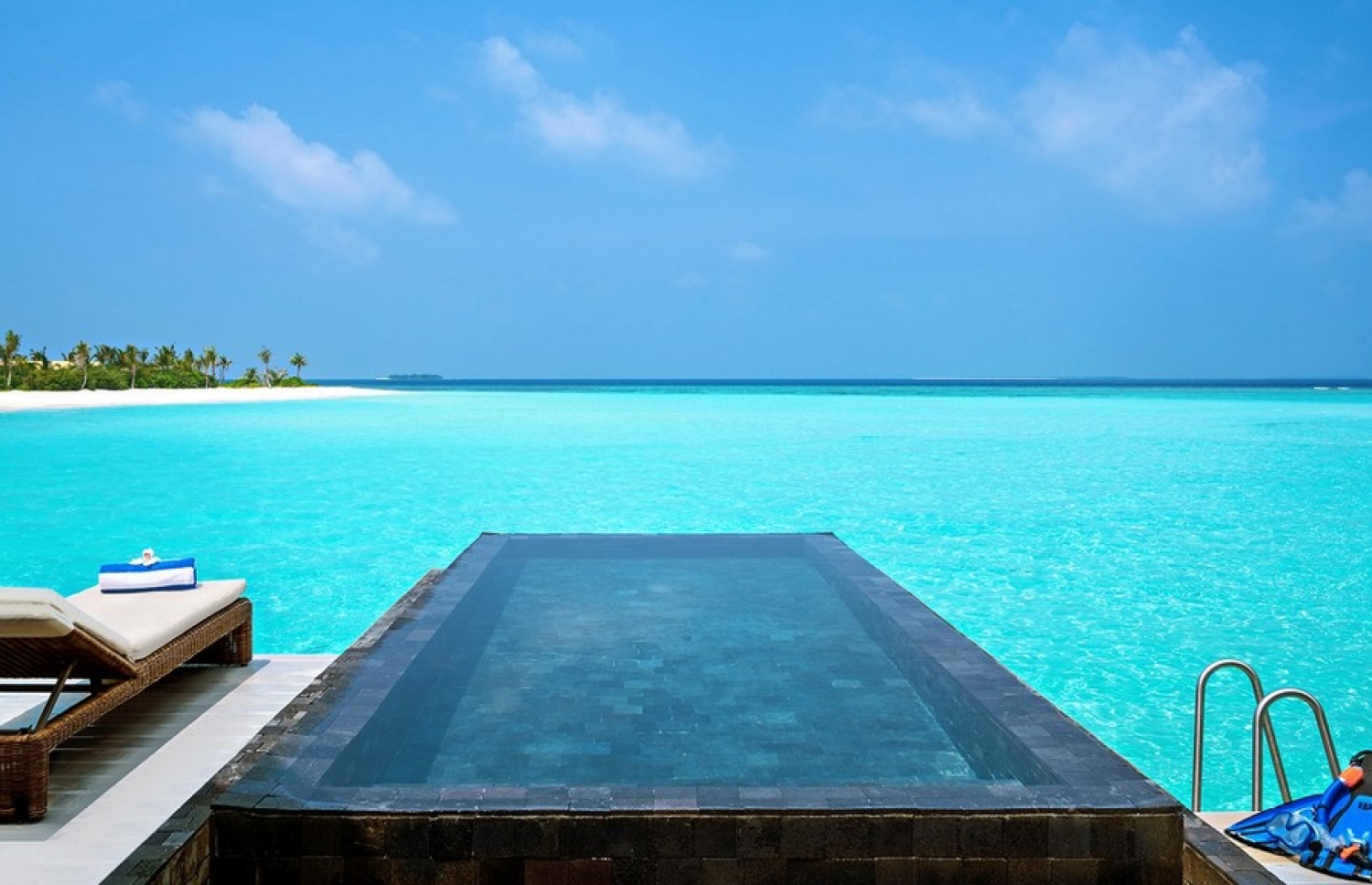 މޫވެންޕިކް ކުންފުނިން ނ. ކުރެދިވަރުގައި ތަރައްގީ ކުރި ރިސޯޓްގެ އޮވާ ވޯޓާ ޕޫލް ވިލާ -- ފޮޓޯ: މޫވެންޕިކް