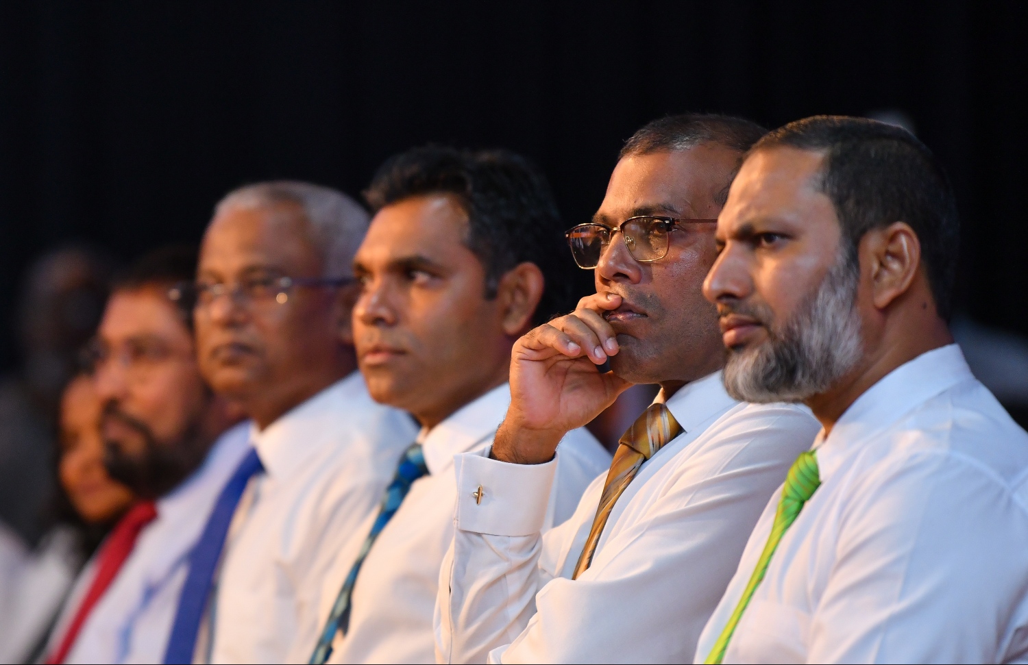 "ޖަޒީރާ ހޮޅުއަށި" ނަމުގައި ދަރުބާރުގޭގައި ރޭ ބޭއްވި ބައްދަލުވުމުގައި ކުރީގެ ރައީސް ނަޝީދާއި، އިންތިހާބީ ރައީސް އިބްރާހިމް މުހައްމަދު ސޯލިހް (އިބޫ)، އިންތިހާބީ ނައިބު ރައީސް ފައިސަލް ނަސީމް އަދި އަދާލަތު ޕާޓީގެ ރައީސް އިމްރާން އަބްދުﷲ ބައިވެރިވެ ވަޑައިގަންނަވަނީ. -- ފޮޓޯ: ހުސެން ވަހީދު /މިހާރު