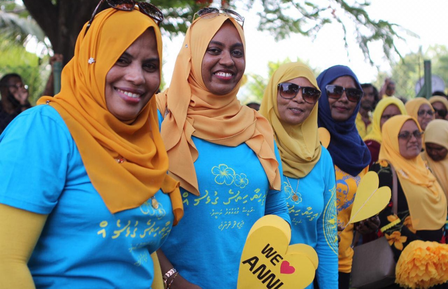 ނަޝީދަށް މަރުހަބާ ދަންނަވަން ގަމަށް ގޮސް ތިބި އެމްޑީޕީގެ ސަޕޯޓަރުން. --- ފޮޓޯ: އެމްޑީޕީ