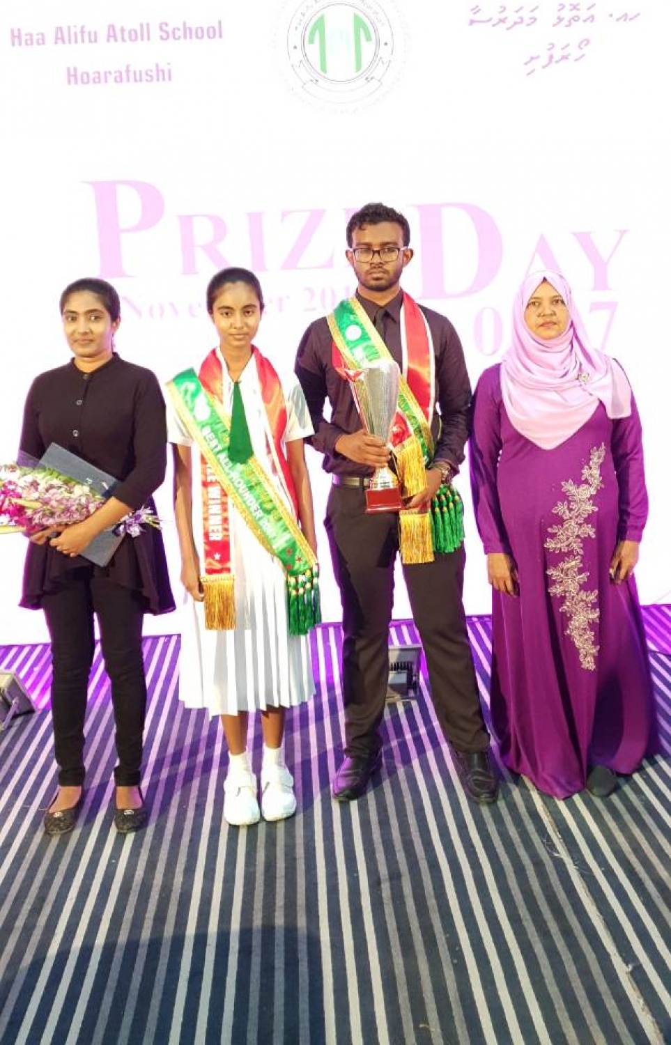 ހއ. ހޯރަފުށި: ނޮވެމްބަރު 6، 2018: ހއ. ހޯރަފުށީގައި ހުންނަ އެ އަތޮޅުގެ އަތޮޅު މަދަރުސާގެ އިނާމު ދިނުމުގެ ޖަލްސާގެ ތެރެއިން.-- ފޮޓޯ: ހއ އަތޮޅު މަދަރުސާ