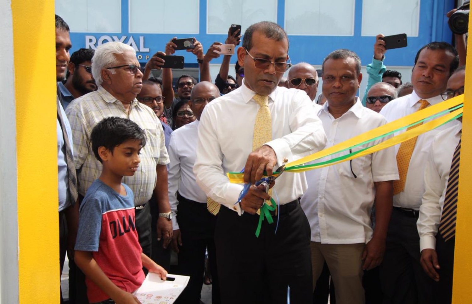 ނަޝީދު މިއަދު އެމަނިކުފާނު އޮފީހެއް ހިތަދޫގައި ހުޅުވަނީ. --- ފޮޓޯ: އެމްޑީޕީ