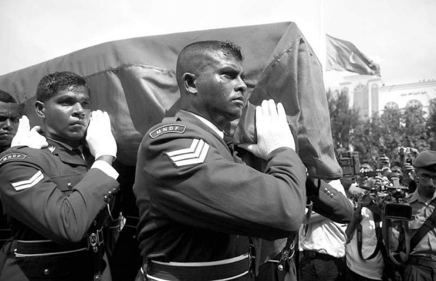 ނާސިރުގެ ސަންދޯއްޕުޅު، ގައުމީ އިއްޒަތުގައި ގެންދަނީ: ރާއްޖެ ދޫކުރެއްވި ގޮތަށް އެނބުރި ވަޑައިގެންފައެއް ނުވޭ