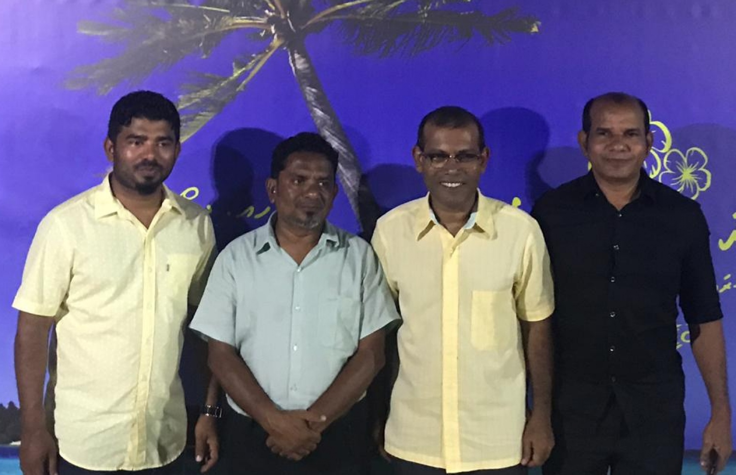 ލަތީފާއި ނަޝީދު: ދިއްދު އަށް ނަޝީދު ކުރެއްވި ދަތުރުފުޅުގައި އަރިހުގައި އިސްކޮށް އުޅުއްވީ ލަތީފް.--