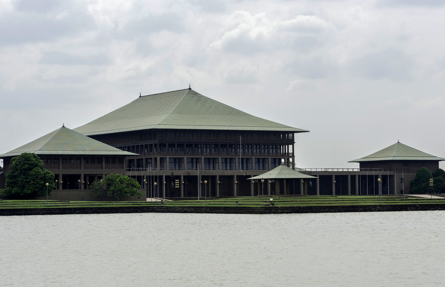 ސްރީ ލަންކާގެ ޕާލަމެންޓް އިމާރާތް. --ފޮޓޯ:އޭއެފްޕީ