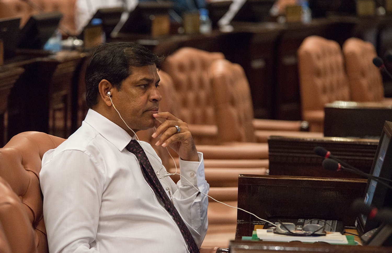 ރައްޔިތުންގެ މަޖިލިހުގެ ޖަލްސާއެއްގައި ރިޒާ ބައިވެރިވެވަޑައިގަންނަވަނީ.