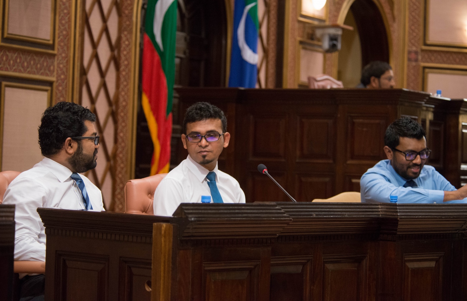 މަޖިލީހުގެ މިއަދުގެ ޖަލްސާގައި ފިނޭންސް މިނިސްޓަރު މުނައްވަރު (މ). --- ފޮޓޯ: މަޖިލިސް