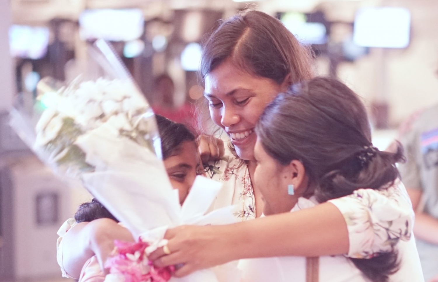 ޒަހީނާ، މި ހަފުތާގައި މާލެ އައުމުން އާއިލާ އިން މަރުހަބާ ކިޔަނީ.