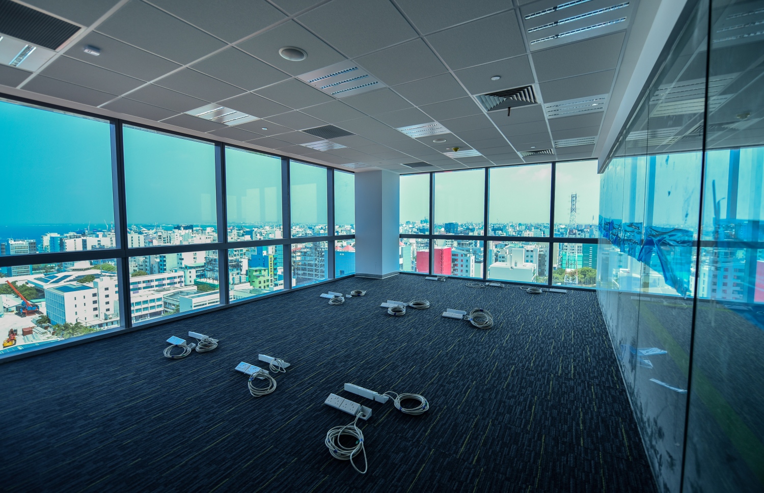 މާލެ: ނޮވެމްބަރު 14، 2018 - މާލޭގައި 25 ބުރިއަށް އިމާރާތްކޮށްފައިވާ ދަރުމަވަންތަ ހޮސްޕިޓަލްގައި މިހާރު ކުރިއަށް ދަނީ އެންމެ ފަހުގެ މަސައްކަތްތައް. އަންނަ އަހަރުގެ ކުރީކޮޅު ހުރިހާ މަސައްކަތެއް ނިމޭނެ ކަމަށް ހެލްތު މިނިސްޓަރު އަބްދުﷲ ނާޒިމް ވިދާޅުވި.---ފޮޓޯ: އަހުމަދު ނިޝާތު/މިހާރު