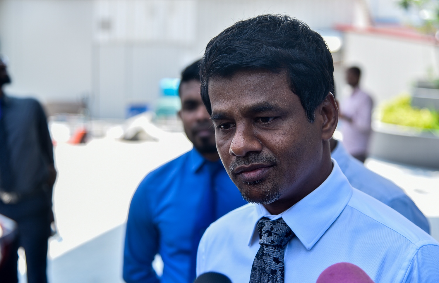 ދަރުމަވަންތަ ހޮސްޕިޓަލްގެ މަސައްކަތްތައް ބައްލަވައިލެއްވުމަށްފަހު ހެލްތު މިނިސްޓަރު ނާޒިމް ވާހަކަދައްކަވަނީ.-- ފޮޓޯ: އަހުމަދު ނިޝާތު/ މިހާރު