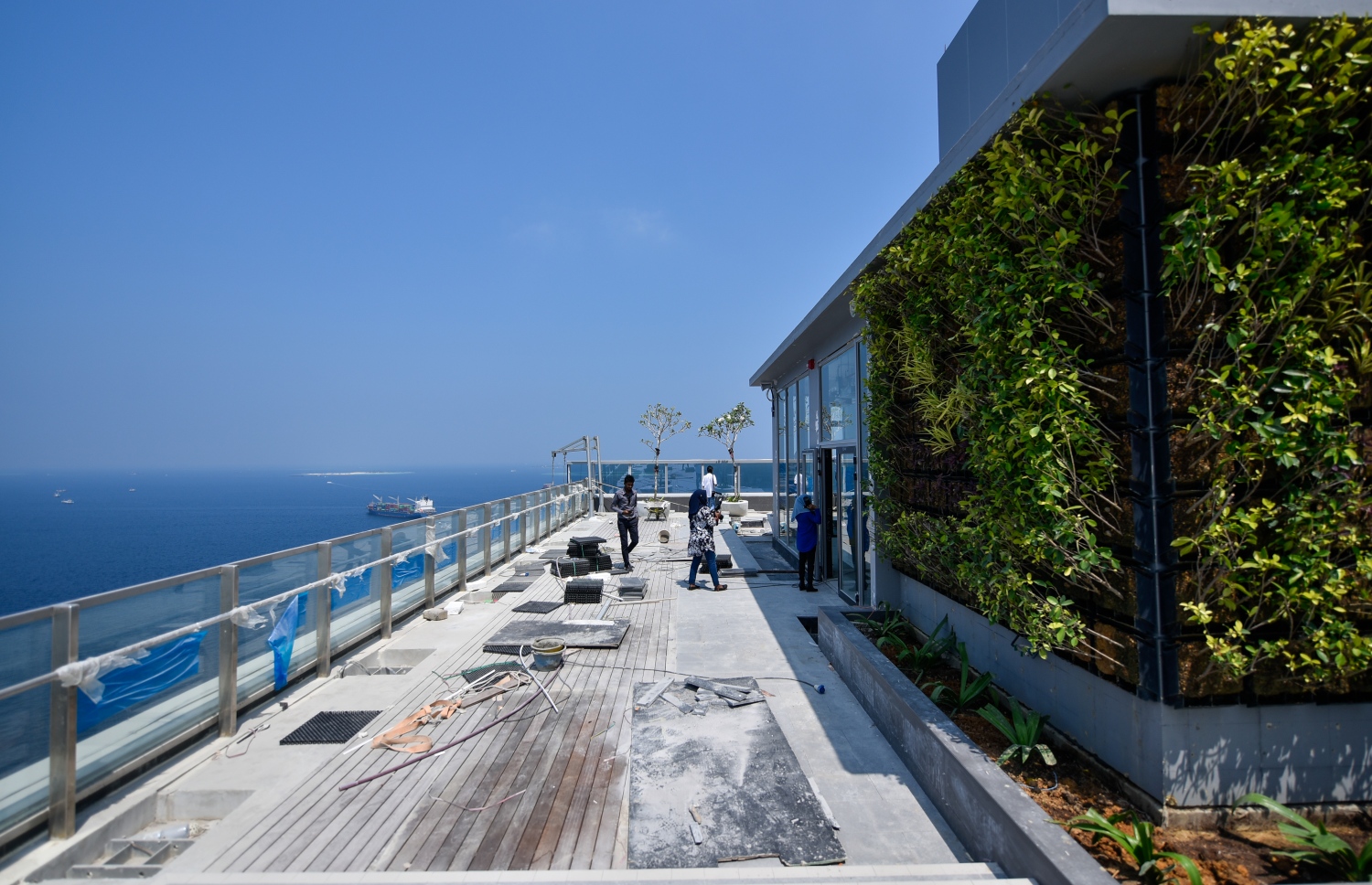 މާލެ: ނޮވެމްބަރު 14، 2018 - މާލޭގައި 25 ބުރިއަށް އިމާރާތްކޮށްފައިވާ ދަރުމަވަންތަ ހޮސްޕިޓަލްގައި މިހާރު ކުރިއަށް ދަނީ އެންމެ ފަހުގެ މަސައްކަތްތައް. އަންނަ އަހަރުގެ ކުރީކޮޅު ހުރިހާ މަސައްކަތެއް ނިމޭނެ ކަމަށް ހެލްތު މިނިސްޓަރު އަބްދުﷲ ނާޒިމް ވިދާޅުވި.---ފޮޓޯ: އަހުމަދު ނިޝާތު/މިހާރު