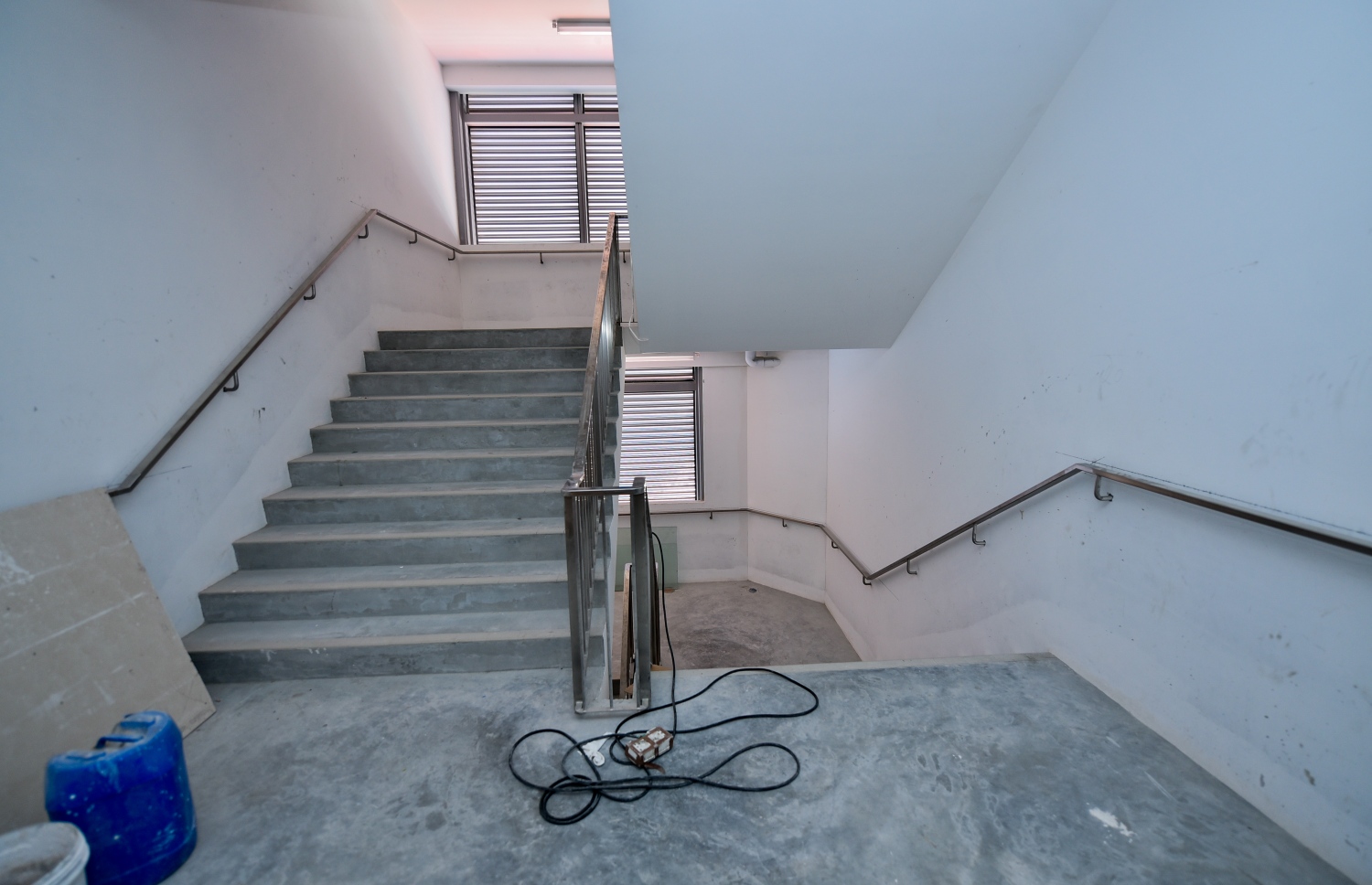 މާލެ: ނޮވެމްބަރު 14، 2018 - މާލޭގައި 25 ބުރިއަށް އިމާރާތްކޮށްފައިވާ ދަރުމަވަންތަ ހޮސްޕިޓަލްގައި މިހާރު ކުރިއަށް ދަނީ އެންމެ ފަހުގެ މަސައްކަތްތައް. އަންނަ އަހަރުގެ ކުރީކޮޅު ހުރިހާ މަސައްކަތެއް ނިމޭނެ ކަމަށް ހެލްތު މިނިސްޓަރު އަބްދުﷲ ނާޒިމް ވިދާޅުވި.---ފޮޓޯ: އަހުމަދު ނިޝާތު/މިހާރު