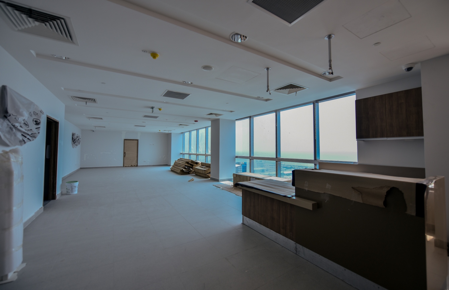 މާލެ: ނޮވެމްބަރު 14، 2018 - މާލޭގައި 25 ބުރިއަށް އިމާރާތްކޮށްފައިވާ ދަރުމަވަންތަ ހޮސްޕިޓަލްގައި މިހާރު ކުރިއަށް ދަނީ އެންމެ ފަހުގެ މަސައްކަތްތައް. އަންނަ އަހަރުގެ ކުރީކޮޅު ހުރިހާ މަސައްކަތެއް ނިމޭނެ ކަމަށް ހެލްތު މިނިސްޓަރު އަބްދުﷲ ނާޒިމް ވިދާޅުވި.---ފޮޓޯ: އަހުމަދު ނިޝާތު/މިހާރު