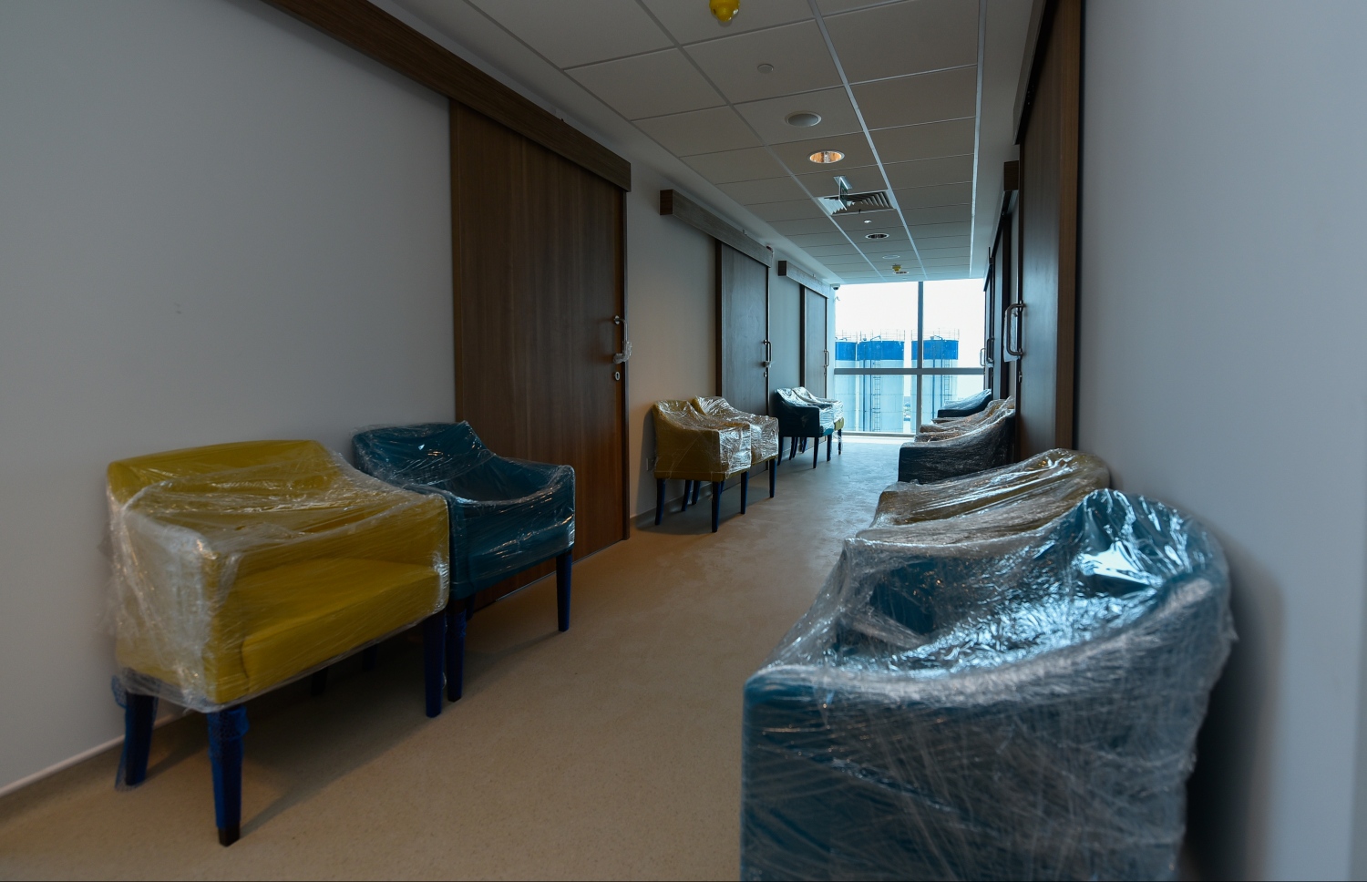 މާލެ: ނޮވެމްބަރު 14، 2018 - މާލޭގައި 25 ބުރިއަށް އިމާރާތްކޮށްފައިވާ ދަރުމަވަންތަ ހޮސްޕިޓަލްގައި މިހާރު ކުރިއަށް ދަނީ އެންމެ ފަހުގެ މަސައްކަތްތައް. އަންނަ އަހަރުގެ ކުރީކޮޅު ހުރިހާ މަސައްކަތެއް ނިމޭނެ ކަމަށް ހެލްތު މިނިސްޓަރު އަބްދުﷲ ނާޒިމް ވިދާޅުވި.---ފޮޓޯ: އަހުމަދު ނިޝާތު/މިހާރު