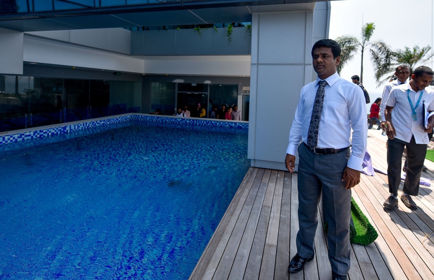 މާލެ: ނޮވެމްބަރު 14، 2018 - މާލޭގައި 25 ބުރިއަށް އިމާރާތްކޮށްފައިވާ ދަރުމަވަންތަ ހޮސްޕިޓަލްގައި މިހާރު ކުރިއަށް ދަނީ އެންމެ ފަހުގެ މަސައްކަތްތައް. އަންނަ އަހަރުގެ ކުރީކޮޅު ހުރިހާ މަސައްކަތެއް ނިމޭނެ ކަމަށް ހެލްތު މިނިސްޓަރު އަބްދުﷲ ނާޒިމް ވިދާޅުވި.---ފޮޓޯ: އަހުމަދު ނިޝާތު/މިހާރު