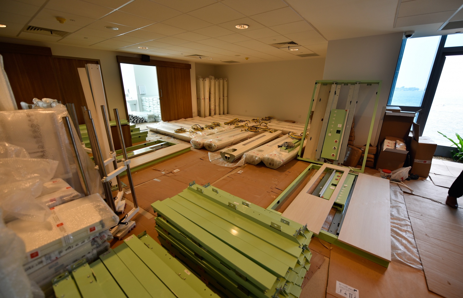 މާލެ: ނޮވެމްބަރު 14، 2018 - މާލޭގައި 25 ބުރިއަށް އިމާރާތްކޮށްފައިވާ ދަރުމަވަންތަ ހޮސްޕިޓަލްގައި މިހާރު ކުރިއަށް ދަނީ އެންމެ ފަހުގެ މަސައްކަތްތައް. އަންނަ އަހަރުގެ ކުރީކޮޅު ހުރިހާ މަސައްކަތެއް ނިމޭނެ ކަމަށް ހެލްތު މިނިސްޓަރު އަބްދުﷲ ނާޒިމް ވިދާޅުވި.---ފޮޓޯ: އަހުމަދު ނިޝާތު/މިހާރު