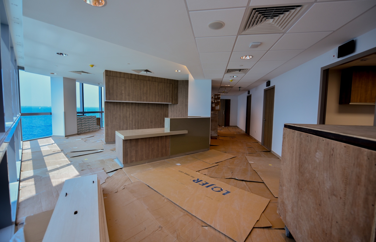 މާލެ: ނޮވެމްބަރު 14، 2018 - މާލޭގައި 25 ބުރިއަށް އިމާރާތްކޮށްފައިވާ ދަރުމަވަންތަ ހޮސްޕިޓަލްގައި މިހާރު ކުރިއަށް ދަނީ އެންމެ ފަހުގެ މަސައްކަތްތައް. އަންނަ އަހަރުގެ ކުރީކޮޅު ހުރިހާ މަސައްކަތެއް ނިމޭނެ ކަމަށް ހެލްތު މިނިސްޓަރު އަބްދުﷲ ނާޒިމް ވިދާޅުވި.---ފޮޓޯ: އަހުމަދު ނިޝާތު/މިހާރު