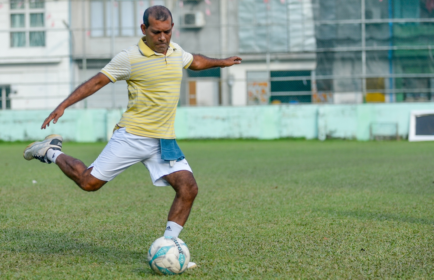 މާލެ: ނޮވެމްބަރު 14، 2018- އިބްރާހިމް މުހައްމަދު ސޯލިހް (އިބޫ) ރިޔާސީ އިންތިޚާބު ކާމިޔާބު ކުރައްވައި ސަރުކާރާ ހަވާލުވެ ވަޑައިގަތުމުގެ އުފާ ފާޅުކުރުމުގެ ގޮތުން ބާއްވާ ''ދުޅަހެޔޮ ހަށިހެޔޮ އީދު'' ކުޅިވަރު ފެސްޓިވަލް ފެށުމުގެ ގޮތުން ބޭއްވި ފަރިތަކުރުންތަކުގައި ކުރީގެ ރައީސް މުހައްމަދު ނަޝީދު ބައިވެރިވެ ވަޑައިގަންނަވަނީ. ---ފޮޓޯ: އަހުމަދު ނިޝާތު/މިހާރު