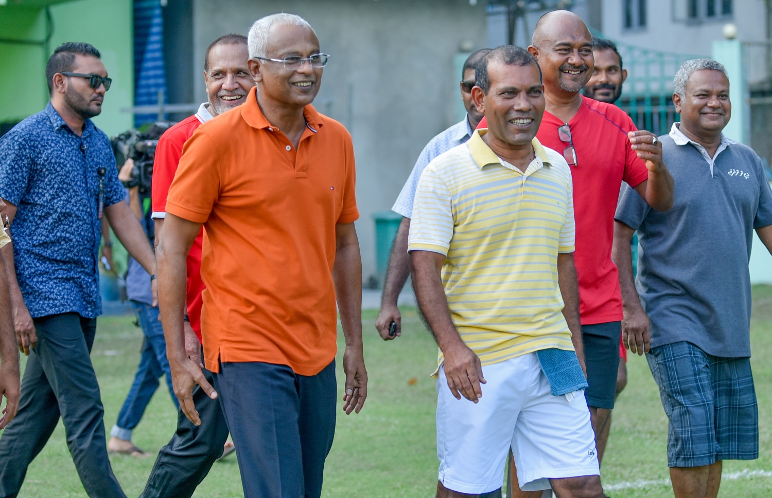 މާލެ: ނޮވެމްބަރު 14، 2018- އިބްރާހިމް މުހައްމަދު ސޯލިހް (އިބޫ) ރިޔާސީ އިންތިޚާބު ކާމިޔާބު ކުރައްވައި ސަރުކާރާ ހަވާލުވެ ވަޑައިގަތުމުގެ އުފާ ފާޅުކުރުމުގެ ގޮތުން ބާއްވާ ''ދުޅަހެޔޮ ހަށިހެޔޮ އީދު'' ކުޅިވަރު ފެސްޓިވަލް ފެށުމުގެ ގޮތުން ބޭއްވި ފަރިތަކުރުންތަކުގައި އިދިކޮޅު ކޯލިޝަންގެ އިސް ބޭފުޅުން ބައިވެރިވެ ވަޑައިގަންނަވަނީ. ---ފޮޓޯ: އަހުމަދު ނިޝާތު/މިހާރު