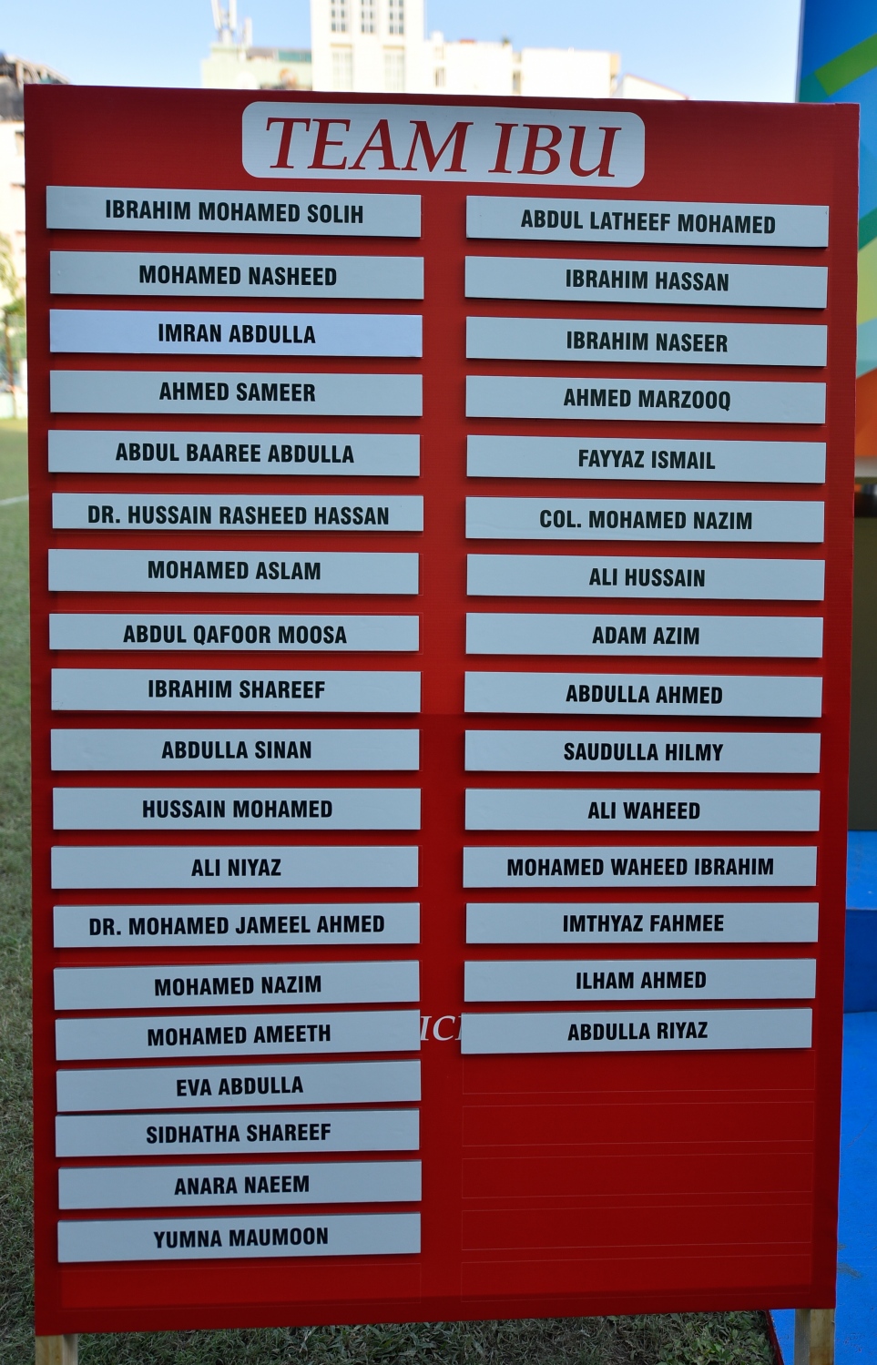 މާލެ: ނޮވެމްބަރު 14، 2018- އިބްރާހިމް މުހައްމަދު ސޯލިހް (އިބޫ) ރިޔާސީ އިންތިޚާބު ކާމިޔާބު ކުރައްވައި ސަރުކާރާ ހަވާލުވެ ވަޑައިގަތުމުގެ އުފާ ފާޅުކުރުމުގެ ގޮތުން ބާއްވާ ''ދުޅަހެޔޮ ހަށިހެޔޮ އީދު'' ކުޅިވަރު ފެސްޓިވަލް ފެށުމުގެ ގޮތުން ބޭއްވި ފަރިތަކުރުންތަކުގައި ހޮވި އިބޫގެ ޓީމު ލިސްޓް---ފޮޓޯތައް: އަހުމަދު ނިޝާތު/މިހާރު