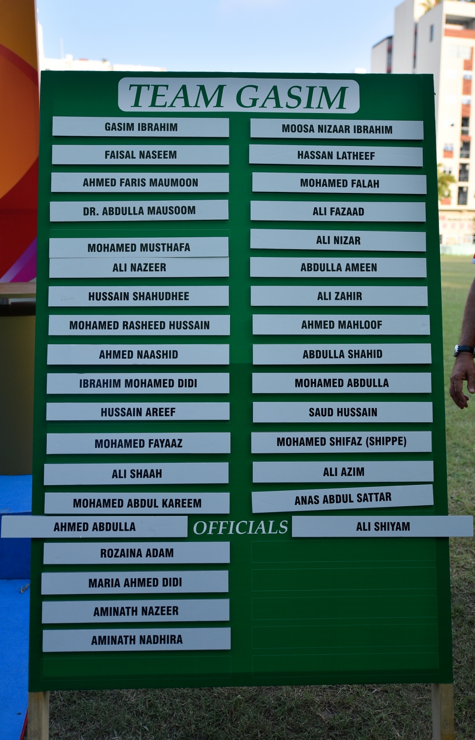 މާލެ: ނޮވެމްބަރު 14، 2018- އިބްރާހިމް މުހައްމަދު ސޯލިހް (އިބޫ) ރިޔާސީ އިންތިޚާބު ކާމިޔާބު ކުރައްވައި ސަރުކާރާ ހަވާލުވެ ވަޑައިގަތުމުގެ އުފާ ފާޅުކުރުމުގެ ގޮތުން ބާއްވާ ''ދުޅަހެޔޮ ހަށިހެޔޮ އީދު'' ކުޅިވަރު ފެސްޓިވަލް ފެށުމުގެ ގޮތުން ބޭއްވި ފަރިތަކުރުންތަކުގައި ހޮވި ޖުމްހޫރީ ޕާޓީގެ ލީޑަރު ގާސިމް އިބްރާހިމްގެ ޓީމް. ---ފޮޓޯ: އަހުމަދު ނިޝާތު/މިހާރު