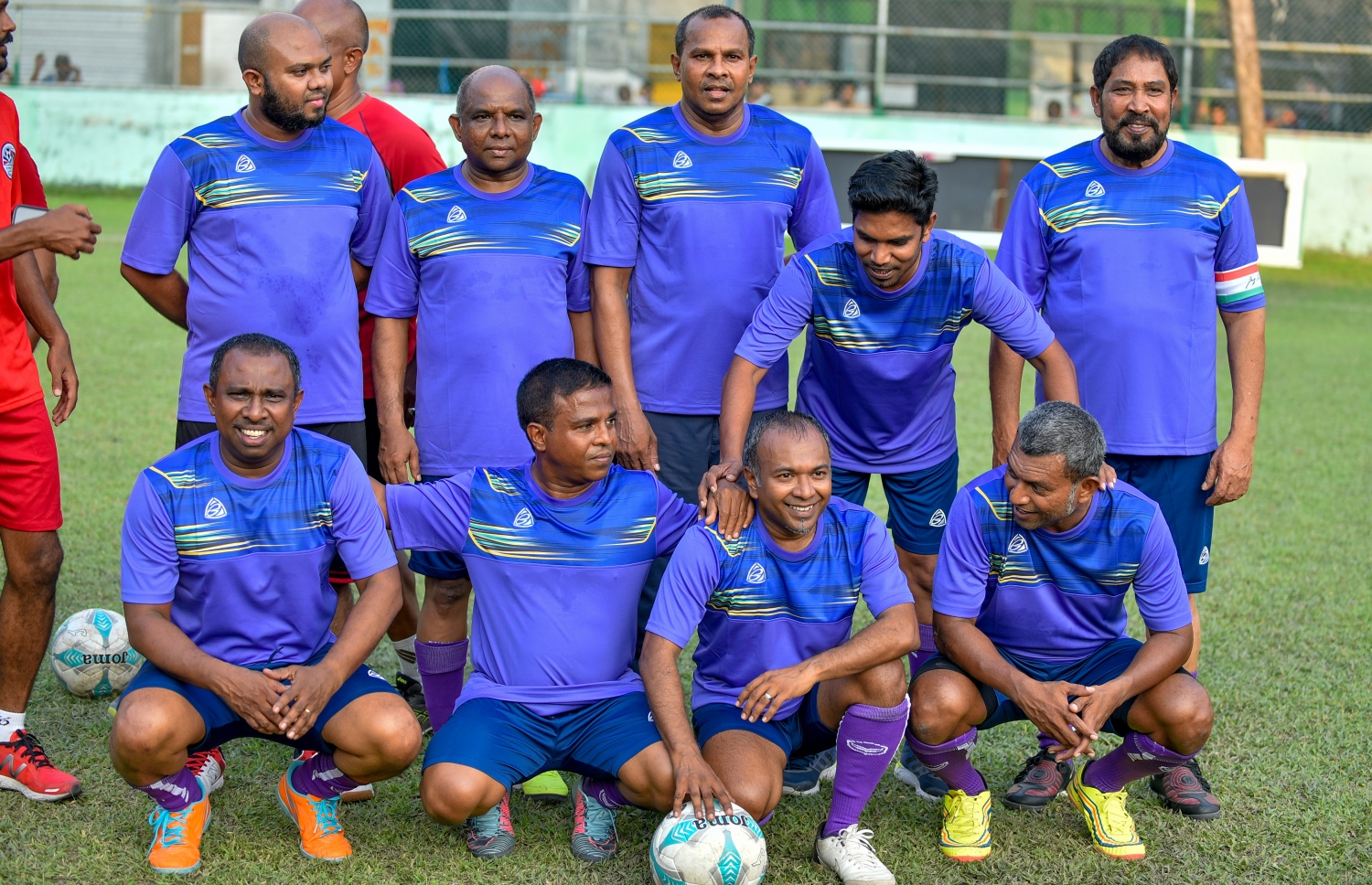 މާލެ: ނޮވެމްބަރު 14، 2018- އިބްރާހިމް މުހައްމަދު ސޯލިހް (އިބޫ) ރިޔާސީ އިންތިޚާބު ކާމިޔާބު ކުރައްވައި ސަރުކާރާ ހަވާލުވެ ވަޑައިގަތުމުގެ އުފާ ފާޅުކުރުމުގެ ގޮތުން ބާއްވާ ''ދުޅަހެޔޮ ހަށިހެޔޮ އީދު'' ކުޅިވަރު ފެސްޓިވަލް ފެށުމުގެ ގޮތުން ބޭއްވި ފަރިތަކުރުންތަކުގައި އިދިކޮޅު ކޯލިޝަންގެ އިސް ބޭފުޅުން ބައިވެރިވެ ވަޑައިގަންނަވަނީ. ---ފޮޓޯތަށް: އަހުމަދު ނިޝާތު/މިހާރު