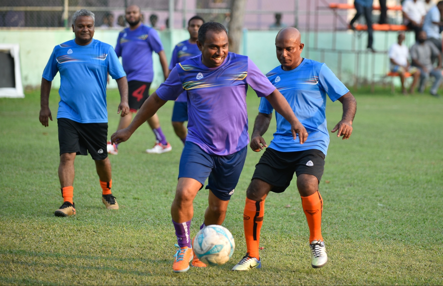 މާލެ: ނޮވެމްބަރު 14، 2018- އިބްރާހިމް މުހައްމަދު ސޯލިހް (އިބޫ) ރިޔާސީ އިންތިޚާބު ކާމިޔާބު ކުރައްވައި ސަރުކާރާ ހަވާލުވެ ވަޑައިގަތުމުގެ އުފާ ފާޅުކުރުމުގެ ގޮތުން ބާއްވާ ''ދުޅަހެޔޮ ހަށިހެޔޮ އީދު'' ކުޅިވަރު ފެސްޓިވަލް ފެށުމުގެ ގޮތުން ބޭއްވި ފަރިތަކުރުންތަކުގައި އިދިކޮޅު ކޯލިޝަންގެ އިސް ބޭފުޅުން ބައިވެރިވެ ވަޑައިގަންނަވަނީ. ---ފޮޓޯތަށް: އަހުމަދު ނިޝާތު/މިހާރު