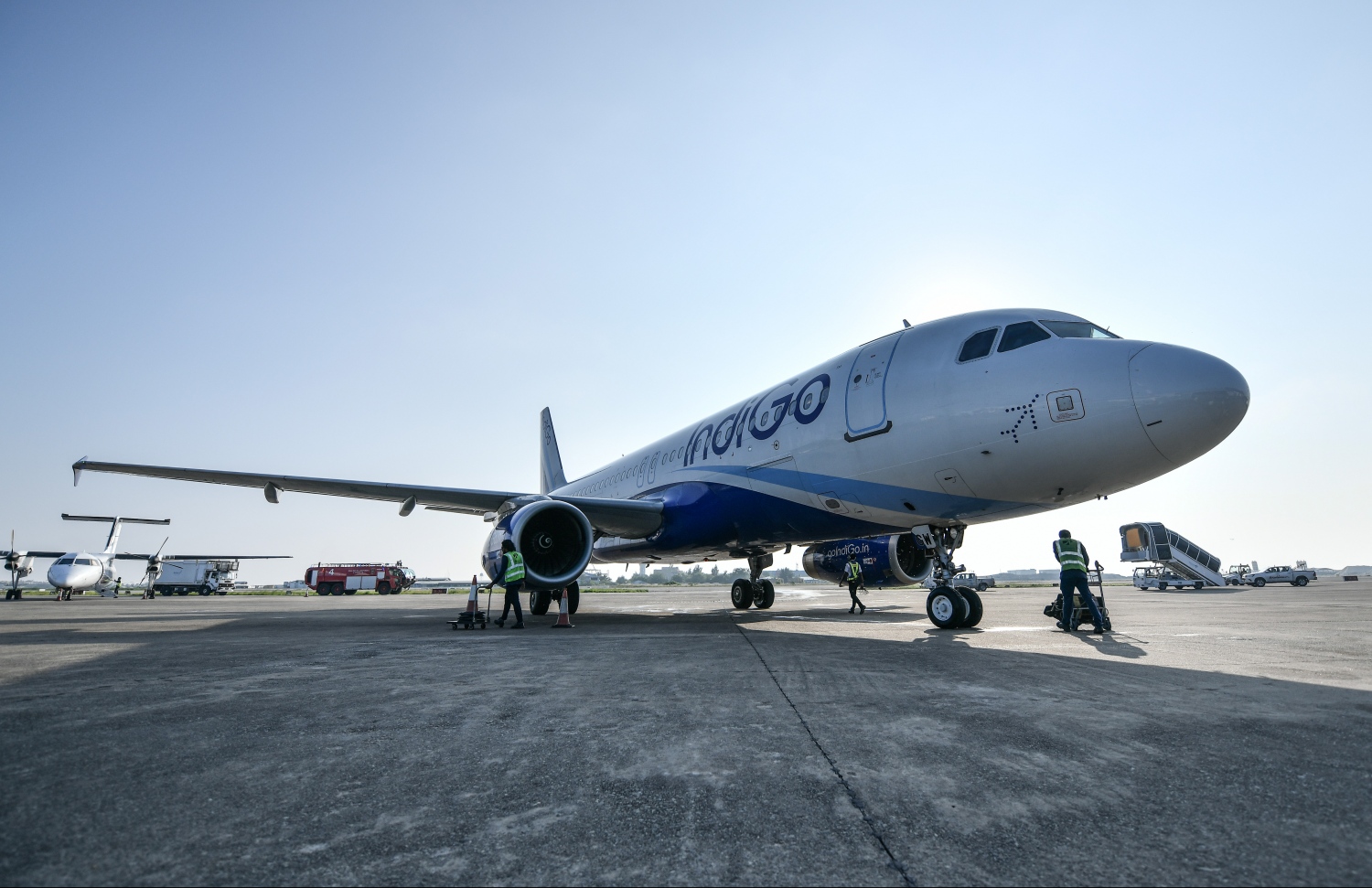 ވެލާނާ އިންޓަނޭޝަނަލް އެއާޕޯޓް: ނޮވެމްބަރު 15، 2018- އިންޑިއާގެ މަގުބޫލު އެއާލައިނެއް ކަމަށްވާ އިންޑިގޯގެ ދަތުރުތައް ރަސްމީކޮށް ރާއްޖެއަށް ފެށުމުގެ ގޮތުން ފުރަތަމަ މަތިންދާބޯޓު ކޮޗިންއިން ވެލާނާ އިންޓަނޭޝަނަލް އެއާޕޯޓަށް ޖައްސާފައި.---ފޮޓޯ: ހުސައިން ވަހީދު/މިހާރު