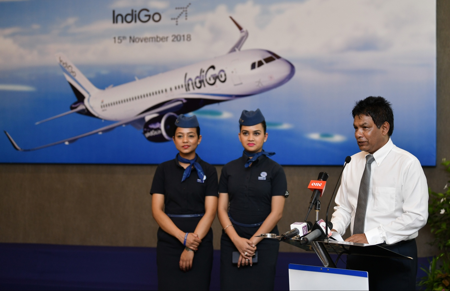 ވެލާނާ އިންޓަނޭޝަނަލް އެއާޕޯޓް: ނޮވެމްބަރު 15، 2018- އިންޑިއާގެ މަގުބޫލު އެއާލައިނެއް ކަމަށްވާ އިންޑިގޯގެ ދަތުރުތައް ރަސްމީކޮށް ރާއްޖެއަށް ފެށުމުގެ ގޮތުން ފުރަތަމަ މަތިންދާބޯޓު ކޮޗިންއިން ވެލާނާ އިންޓަނޭޝަނަލް އެއާޕޯޓަށް ޖެއްސުން ފާހަގަ ކުރުމުގެ ގޮތުން ބޭއްވި ހަފްލާގައި އެމްއޭސީއެލްގެ އެމްޑީ މޫސާ ސޯލިހް ވާހަކަދައްކަވަނީ.---ފޮޓޯ: ހުސައިން ވަހީދު/މިހާރު