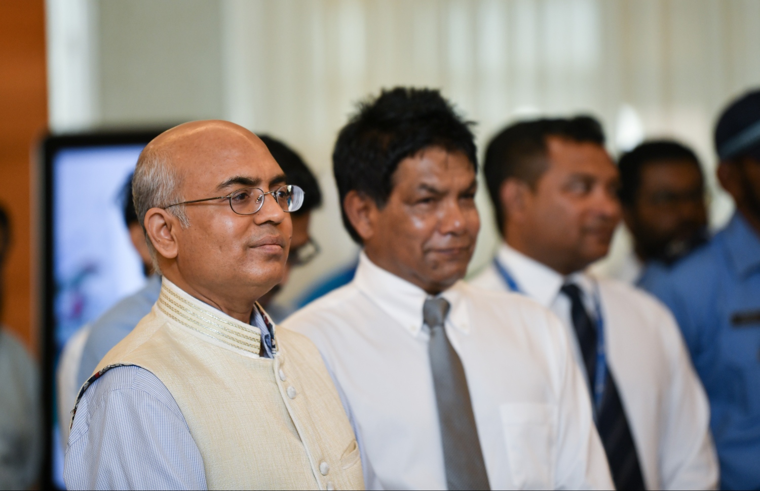 ވެލާނާ އިންޓަނޭޝަނަލް އެއާޕޯޓް: ނޮވެމްބަރު 15، 2018- އިންޑިއާގެ މަގުބޫލު އެއާލައިނެއް ކަމަށްވާ އިންޑިގޯގެ ދަތުރުތައް ރަސްމީކޮށް ރާއްޖެއަށް ފެށުމުގެ ގޮތުން ފުރަތަމަ މަތިންދާބޯޓު ކޮޗިންއިން ވެލާނާ އިންޓަނޭޝަނަލް އެއާޕޯޓަށް ޖެއްސުން ފާހަގަ ކުރުމުގެ ގޮތުން ބޭއްވި ހަފްލާގައި އިންޑިއާގެ ފަރާތުން ރާއްޖެއަށް ކަނޑައަޅުއްވާފައިވާ ސަފީރު އަކިލެޝް މިޝްރާ އަދި އެމްއޭސީއެލްގެ އެމްޑީ މޫސާ ސޯލިހް ބައިވެރިވެވަޑައިގަންނަވަނީ.---ފޮޓޯ: ހުސައިން ވަހީދު/މިހާރު