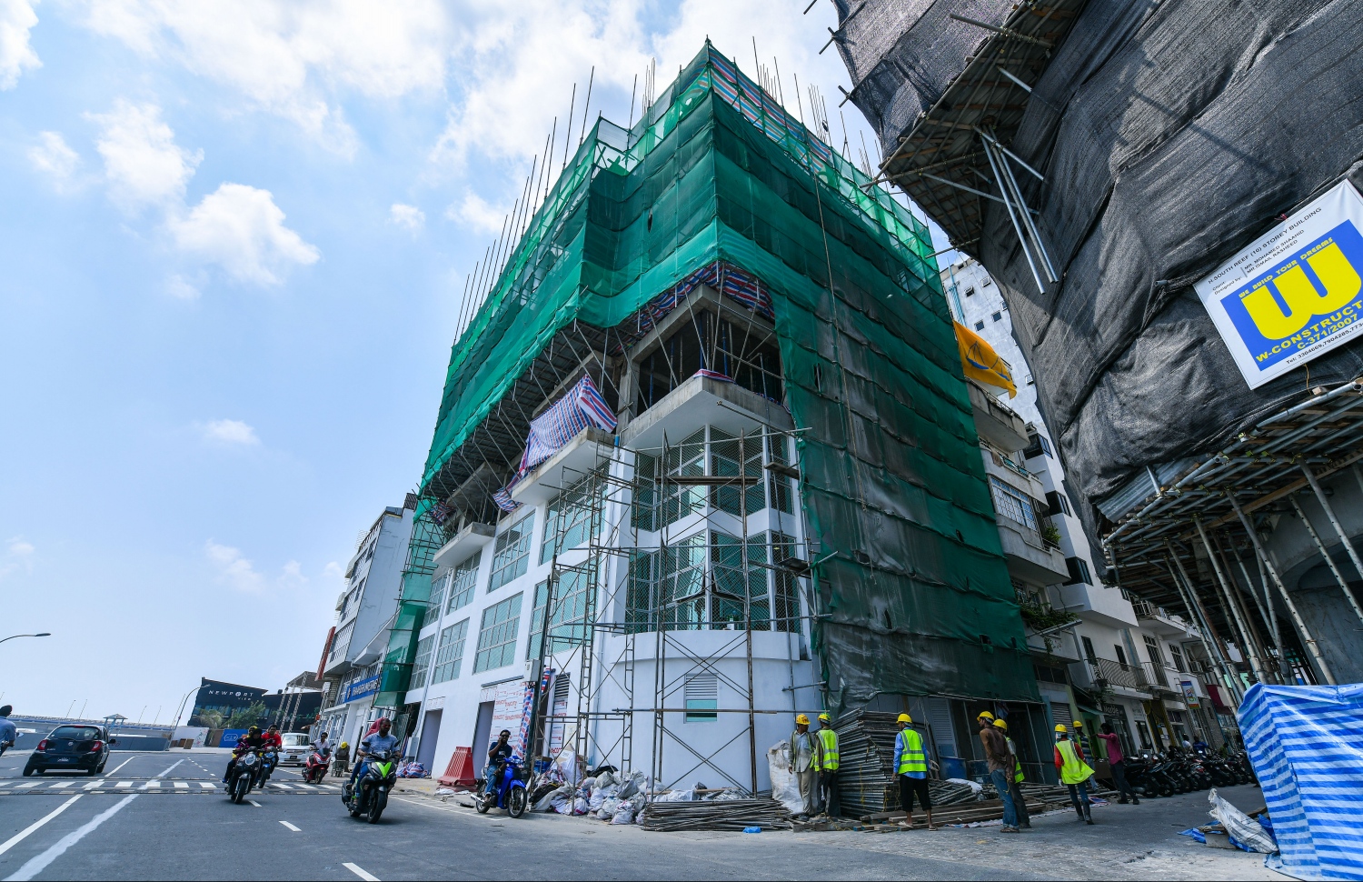 ރައީސް ޔާމީންގެ އަމިއްލަ ގެކޮޅު ދޫވެހި: ރައީސް ޔާމީން މި ގެކޮޅަށް ބަދަލުވެވަޑައިގަންނަވަނީ އިމާރާތް ކުރުމުގެ މަސައްކަތް ކުރިއަށް ދަނިކޮށް. --ފޮޓޯ: ހުސެއިން ވަހީދު/މިހާރު