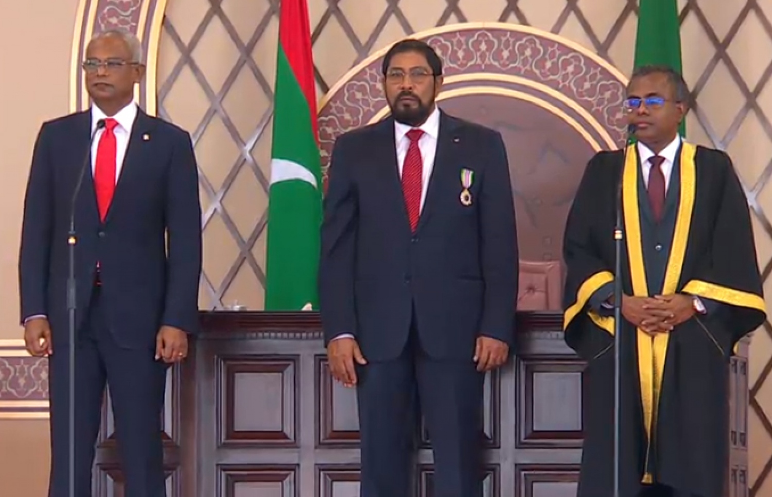 ރައީސް އިބްރާހީމް މުހައްމަދު ސޯލިހް (ވ) ރިޔާސީ ހުވާކުރެއްވުމުގެ ރަސްމިއްޔާތުގައި އުއްތަމަފަނޑިޔާރު އަހުމަދު އަބްދުﷲ ދީދީ (ކ) އަދި ރައްޔިތުންގެ މަޖިލިހުގެ ރައީސް ގާސިމް އިބްރާހިމް